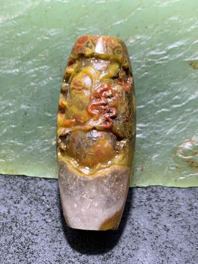 精美亚光冰飘战国红玛瑙手工俏色巧雕佛祖意境桶珠子一颗！ 精美亚光冰飘战国红玛瑙手工俏色巧雕佛祖意境桶珠子一颗！