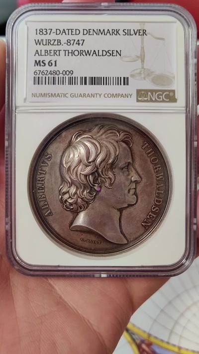 橡树集藏-006场 海纳百川 NGC-61 丹麦艺术家阿尔伯特. 托瓦尔森，1837，“爱神”大银章（46mm,45g),老包浆，低评好状态，背面图案为厄剌托手持七弦琴，丘比特持弓依偎。