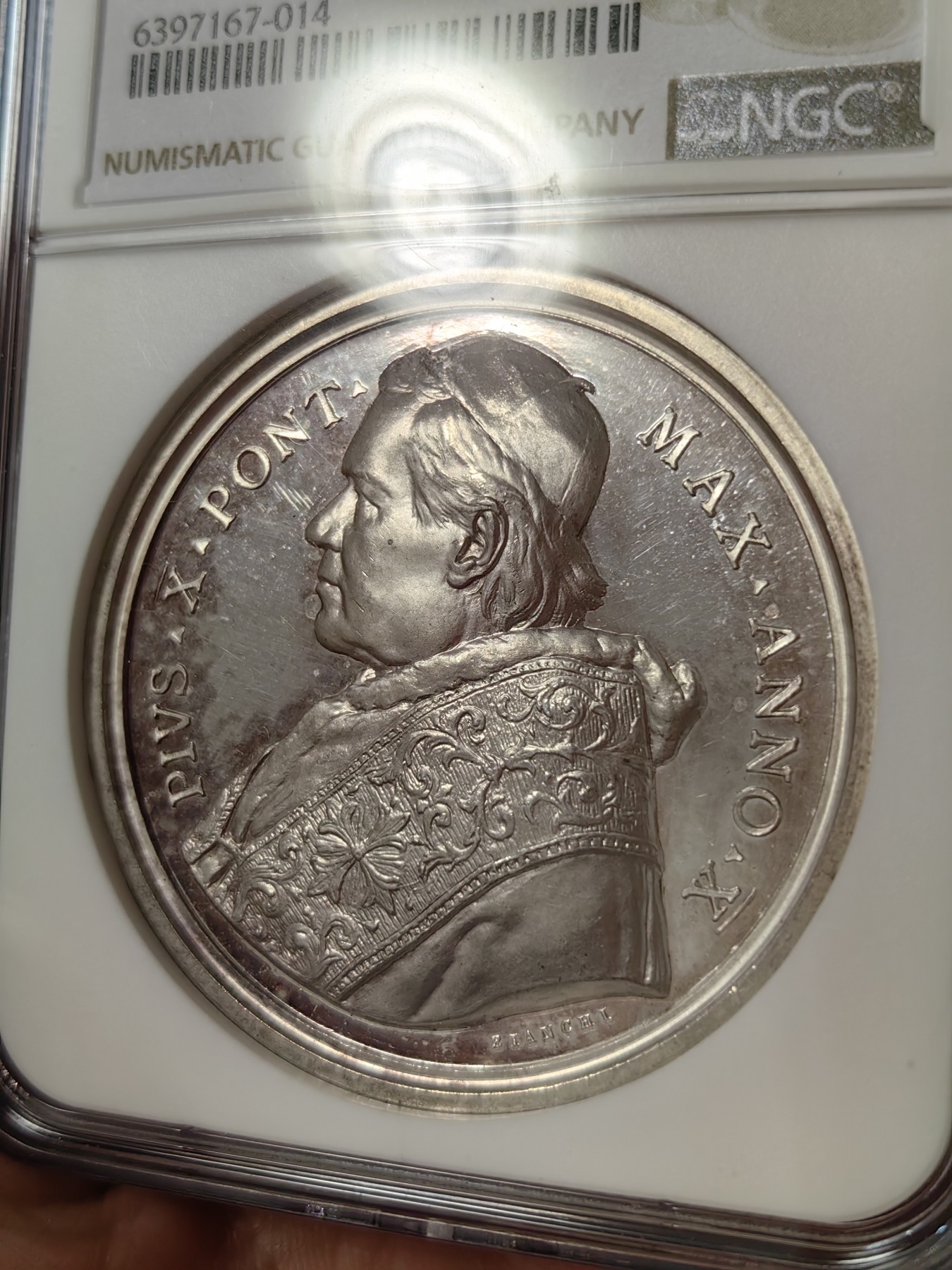 橡树集藏-006场 海纳百川 NGC-64 梵蒂冈 1913 教皇庇护十世（肖像朝左）罗马教皇神学院银章，高分，高浮雕镜面，细节精美，加厚盒