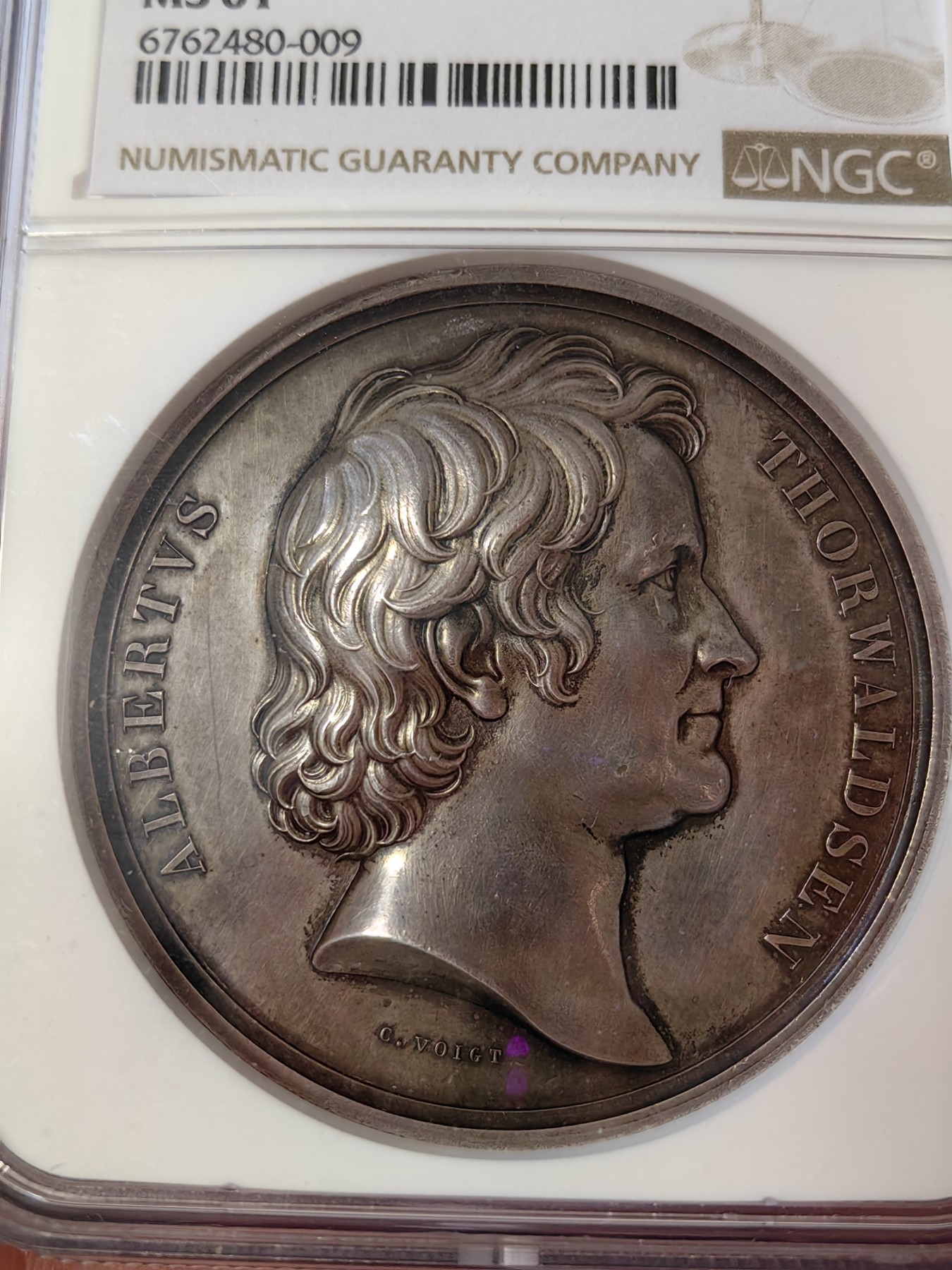 橡树集藏-006场 海纳百川 NGC-61 丹麦艺术家阿尔伯特. 托瓦尔森，1837，“爱神”大银章（46mm,45g),老包浆，低评好状态，背面图案为厄剌托手持七弦琴，丘比特持弓依偎。