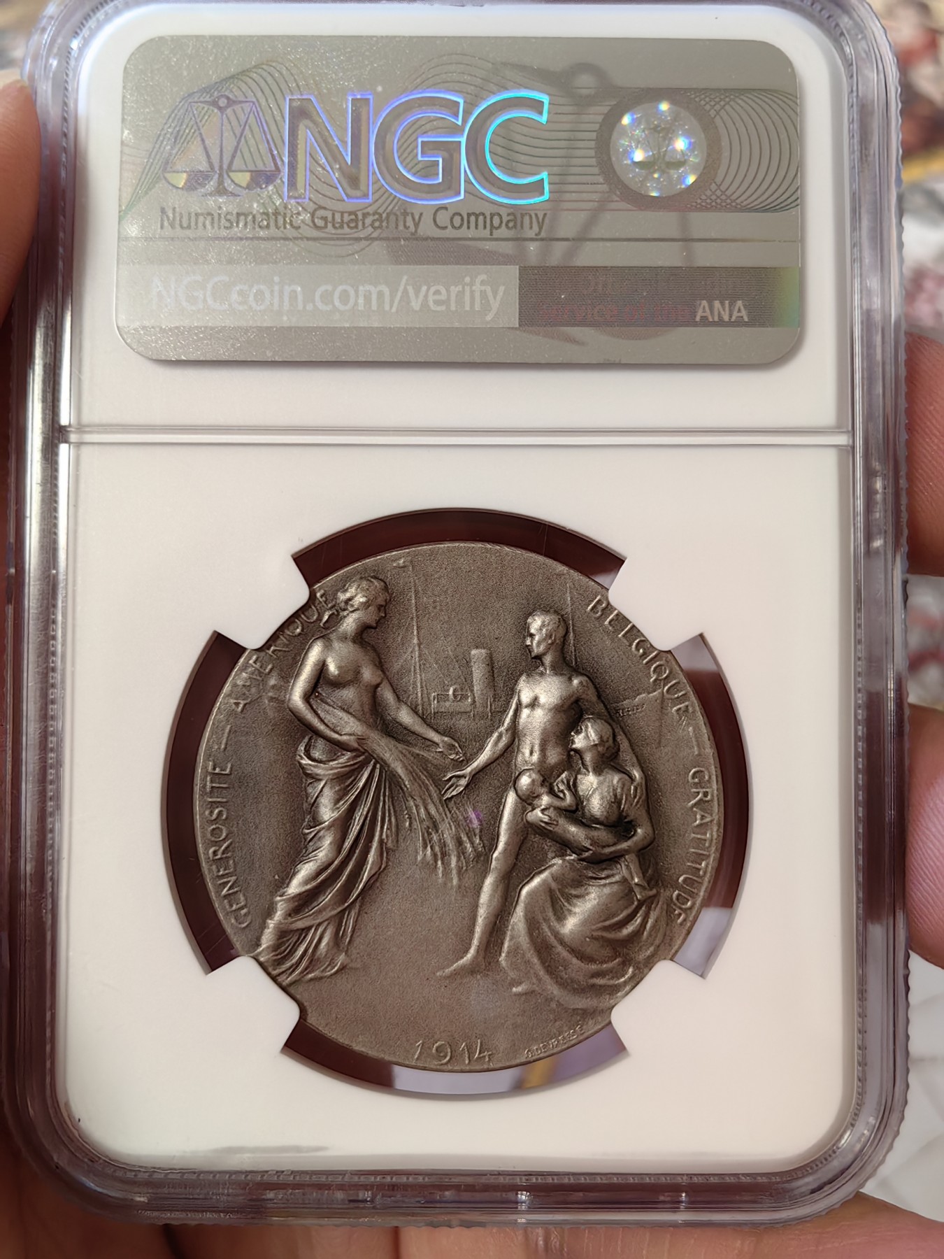 橡树集藏-006场 海纳百川 ngc-Ms66 1914年比利时镀银铜章 美利坚慷慨援助 数据库冠军分 高分好状态无出其右 高浮雕完美底板 裸体美利坚女神绝美 画面生动形象