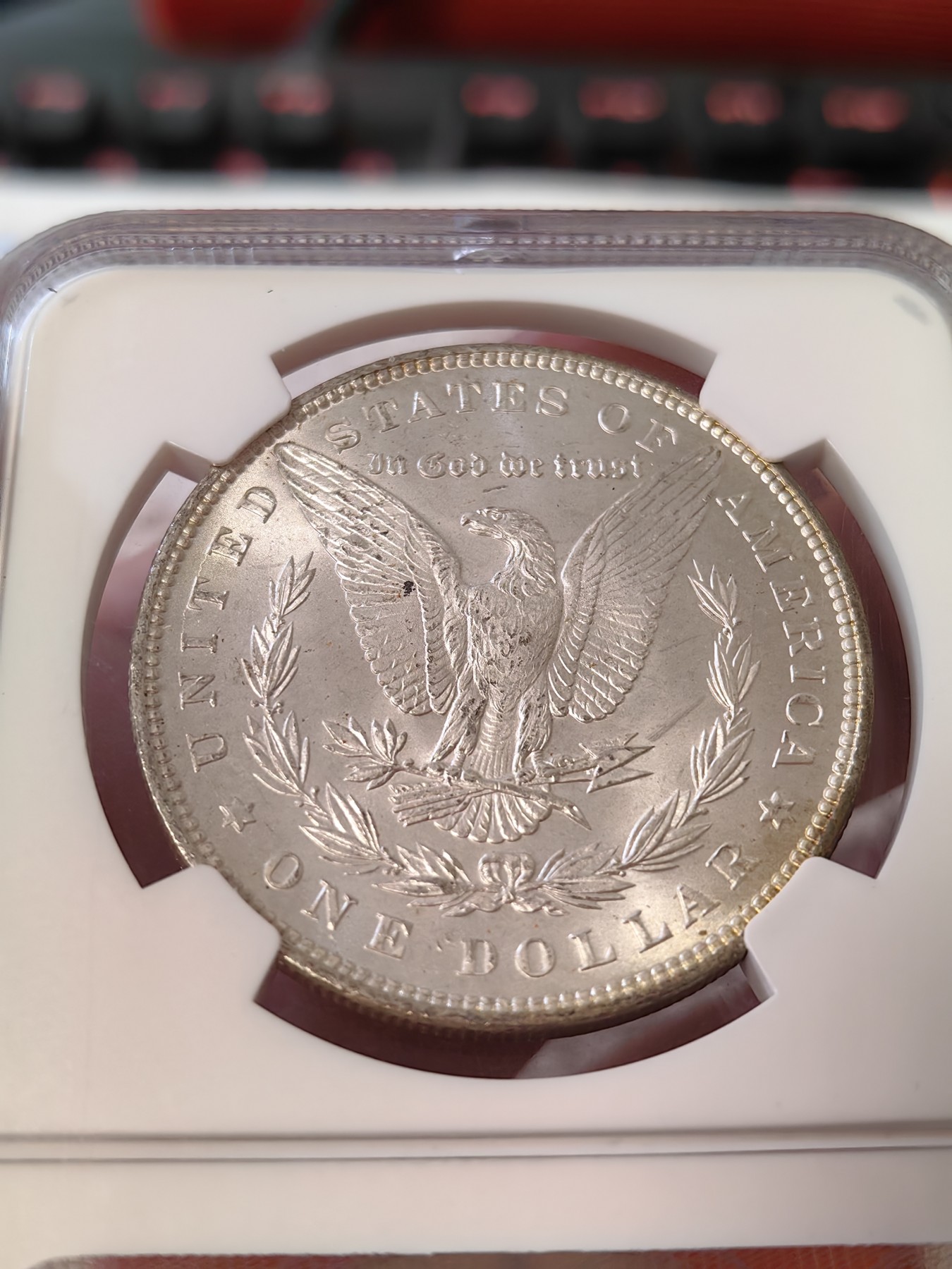 橡树集藏-006场 海纳百川 ngc-MS64   1896年美国摩根1美元银币 月牙彩标准器 原银霜光 老盒子严评