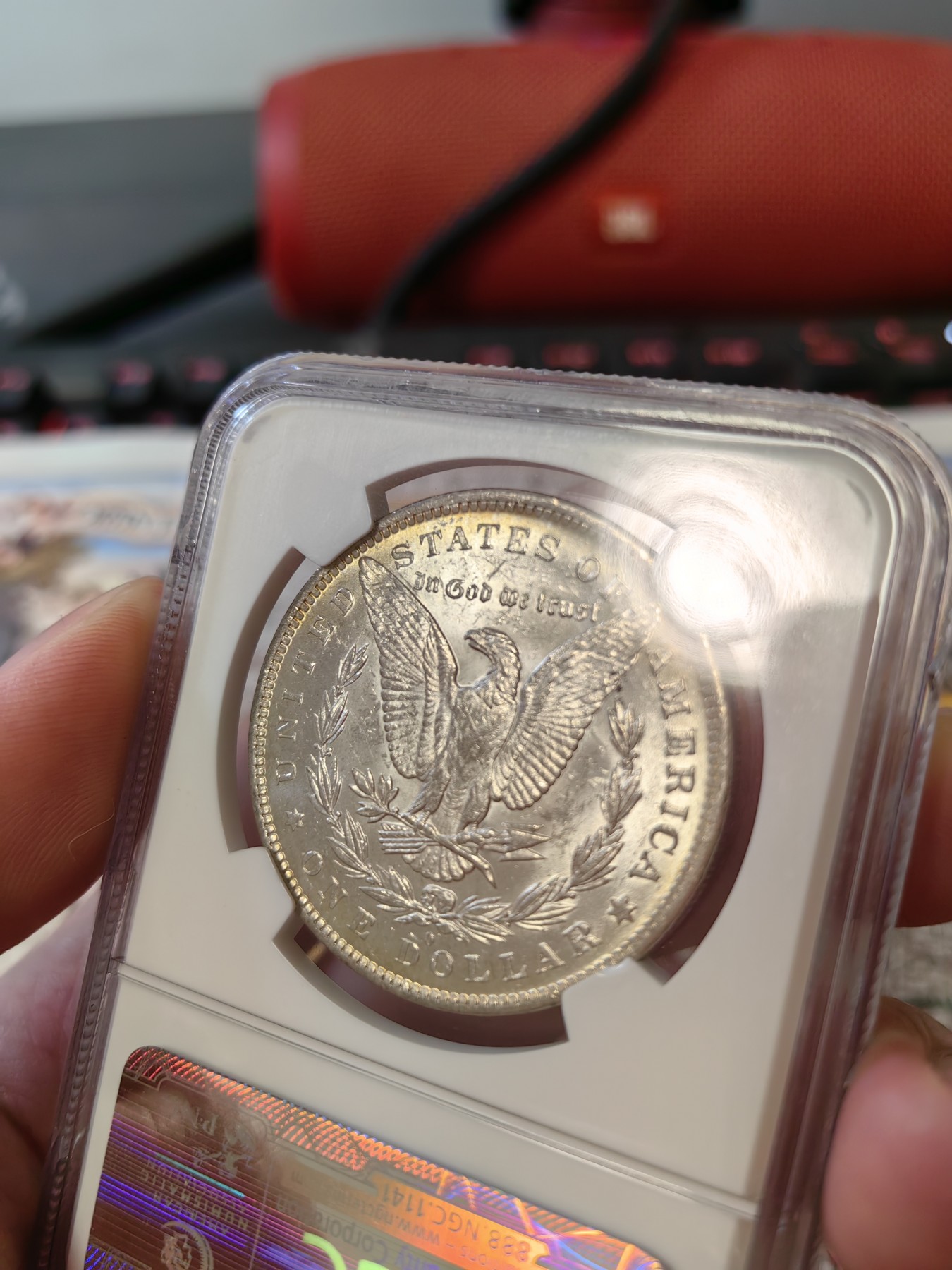 橡树集藏-006场 海纳百川 ngc-ms64 1883年o版美国摩根银元 老盒严评 正面炫目全金彩 洋红色点缀 实物观感极佳