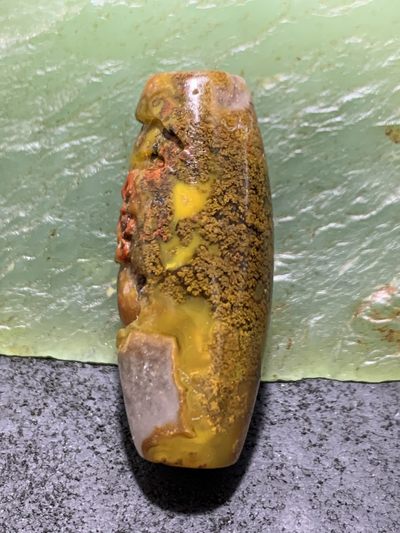 精美亚光冰飘战国红玛瑙手工俏色巧雕佛祖意境桶珠子一颗！ 精美亚光冰飘战国红玛瑙手工俏色巧雕佛祖意境桶珠子一颗！