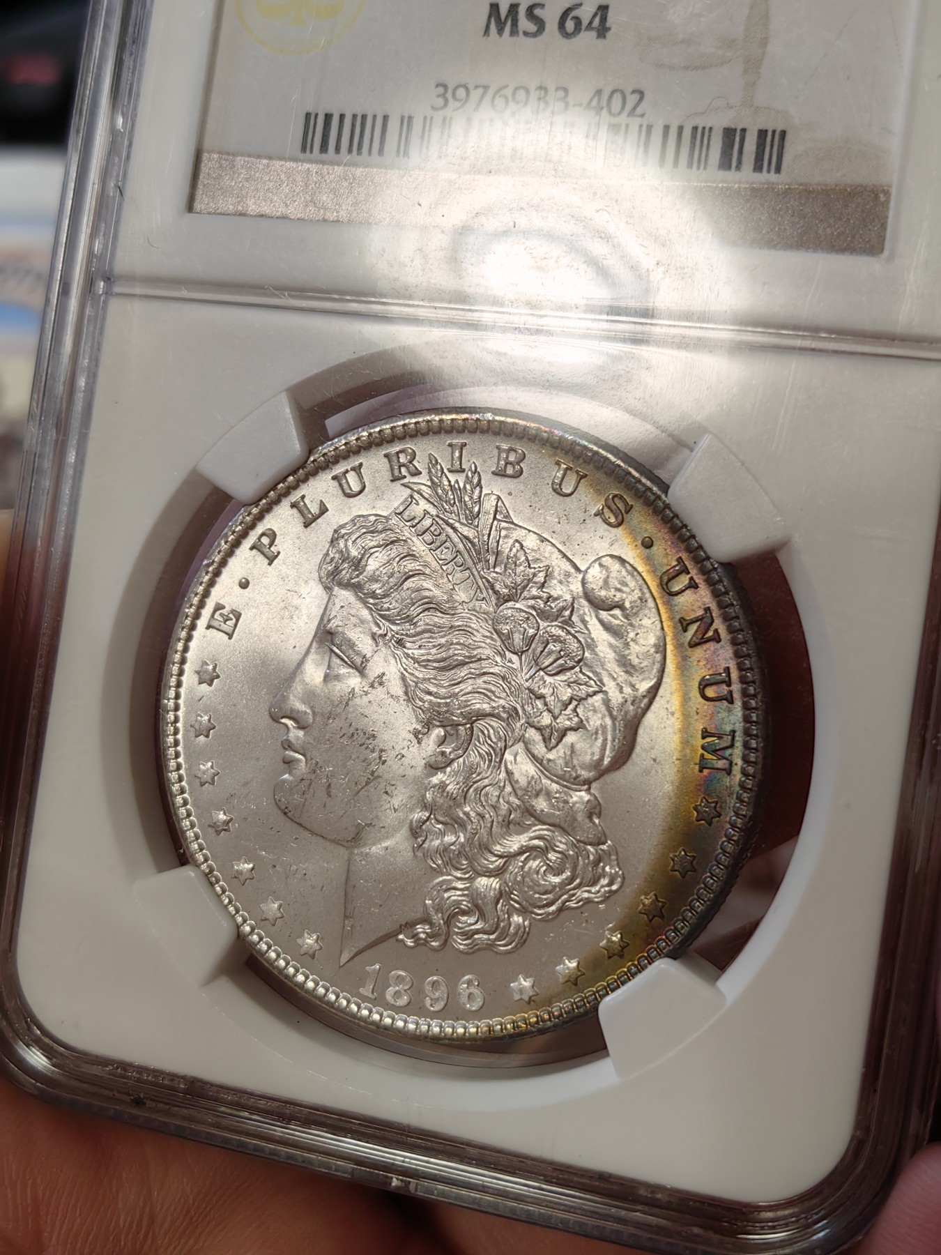 橡树集藏-006场 海纳百川 ngc-MS64   1896年美国摩根1美元银币 月牙彩标准器 原银霜光 老盒子严评