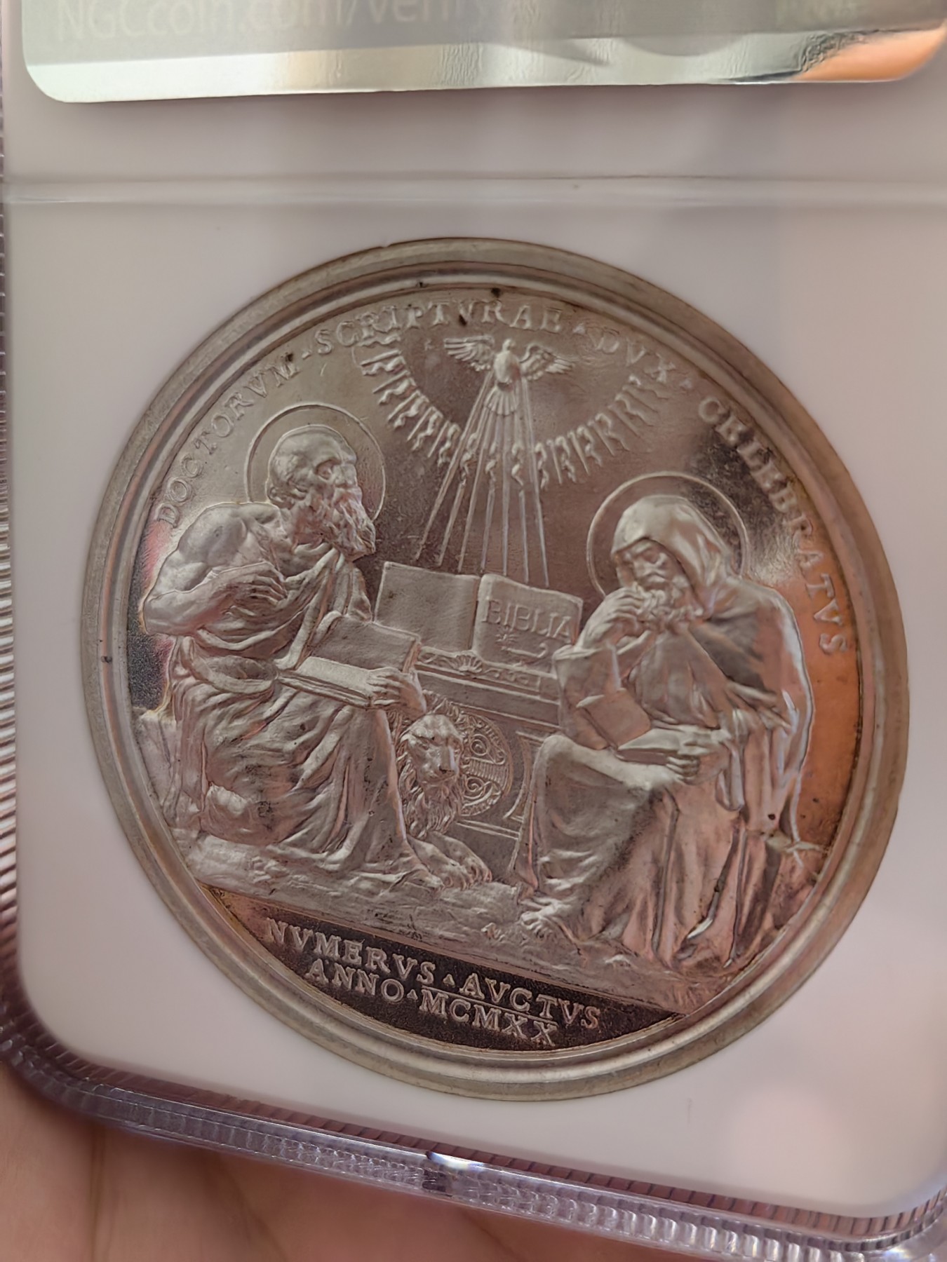 橡树集藏-006场 海纳百川 NGC-64 梵蒂冈 1920，教皇本笃十五世，“圣. 以法莲”封圣银章，高分，高浮雕镜面，细节精美，加厚盒。