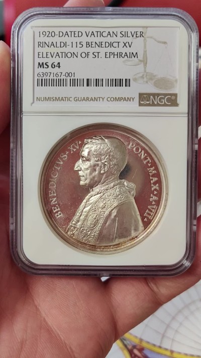 橡树集藏-006场 海纳百川 NGC-64 梵蒂冈 1920，教皇本笃十五世，“圣. 以法莲”封圣银章，高分，高浮雕镜面，细节精美，加厚盒。