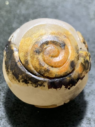 精美冰飘亚光战国红玛瑙手工俏色巧雕蜗牛随形大圆珠一个， - 精美冰飘亚光战国红玛瑙手工俏色巧雕蜗牛随形大圆珠一个，