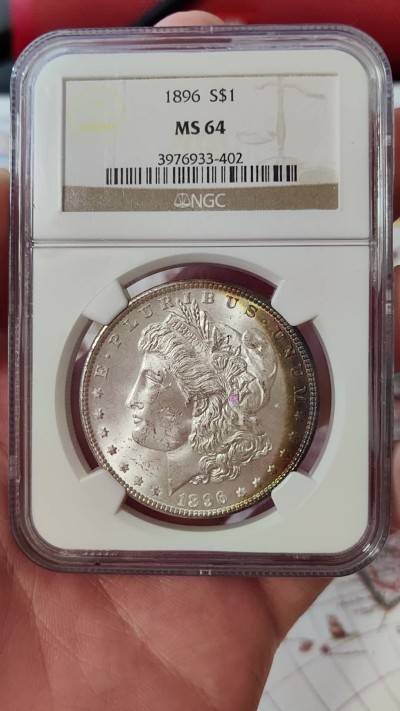 橡树集藏-006场 海纳百川 ngc-MS64   1896年美国摩根1美元银币 月牙彩标准器 原银霜光 老盒子严评