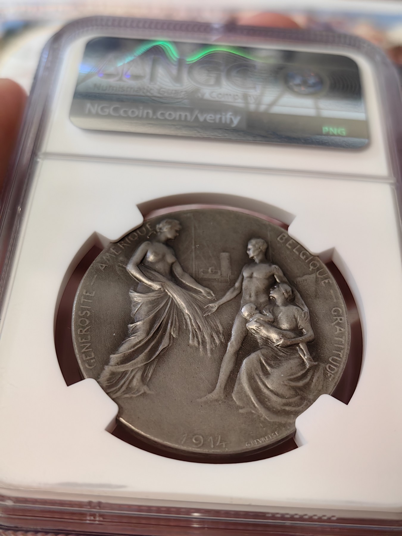 橡树集藏-006场 海纳百川 ngc-Ms66 1914年比利时镀银铜章 美利坚慷慨援助 数据库冠军分 高分好状态无出其右 高浮雕完美底板 裸体美利坚女神绝美 画面生动形象