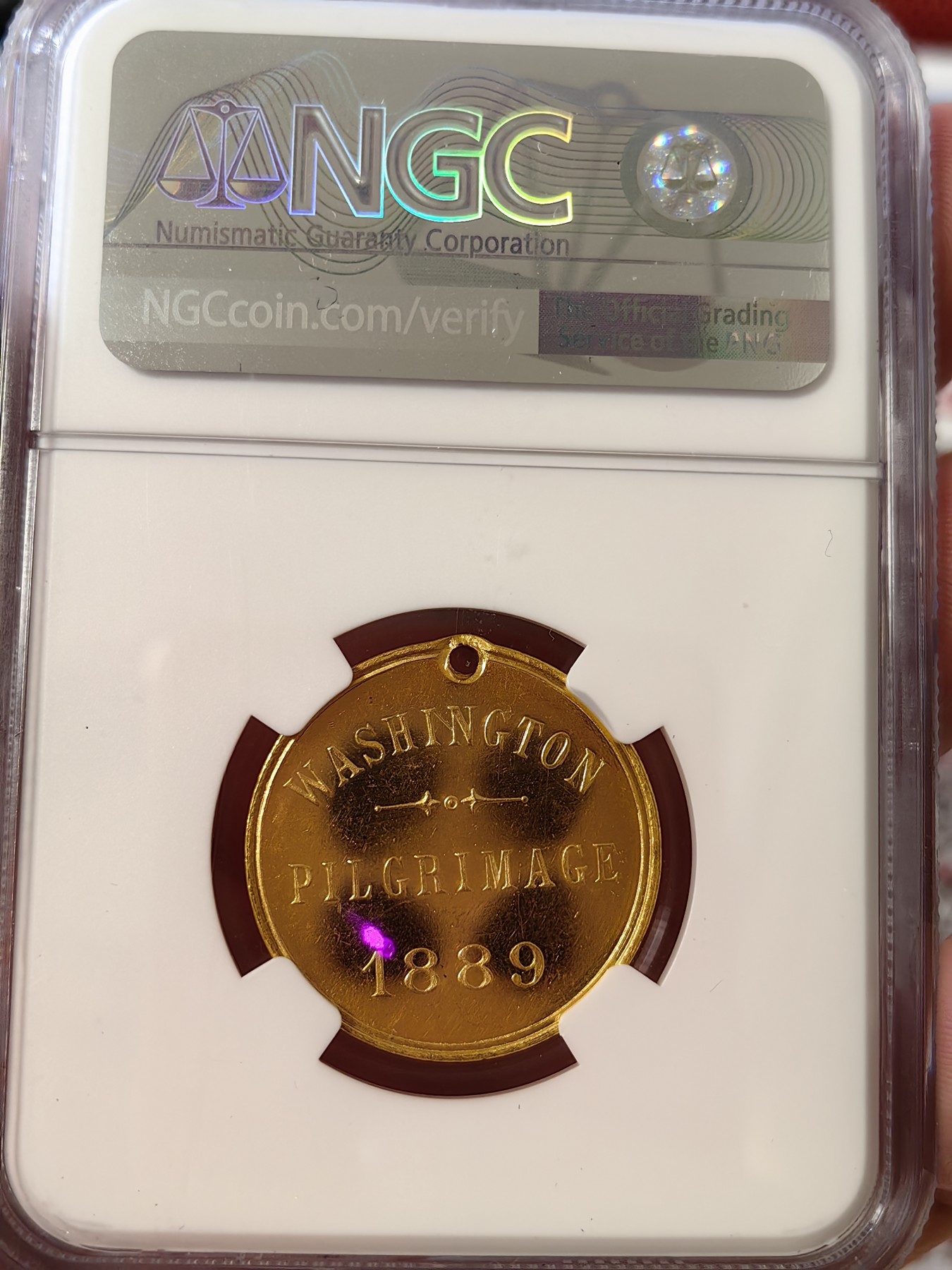 橡树集藏-006场 海纳百川 ngc-Ms64DPL 1889年美国镀金章 顶级工艺小镜子 深度类精制 圣殿骑士华盛顿朝圣纪念 参会人员挂在脖子上的令牌 正面是骑士盾徽图腾 数据库仅见 美利坚老精稀 小古董 这个组织是欧洲三大骑士团之一 历史悠久