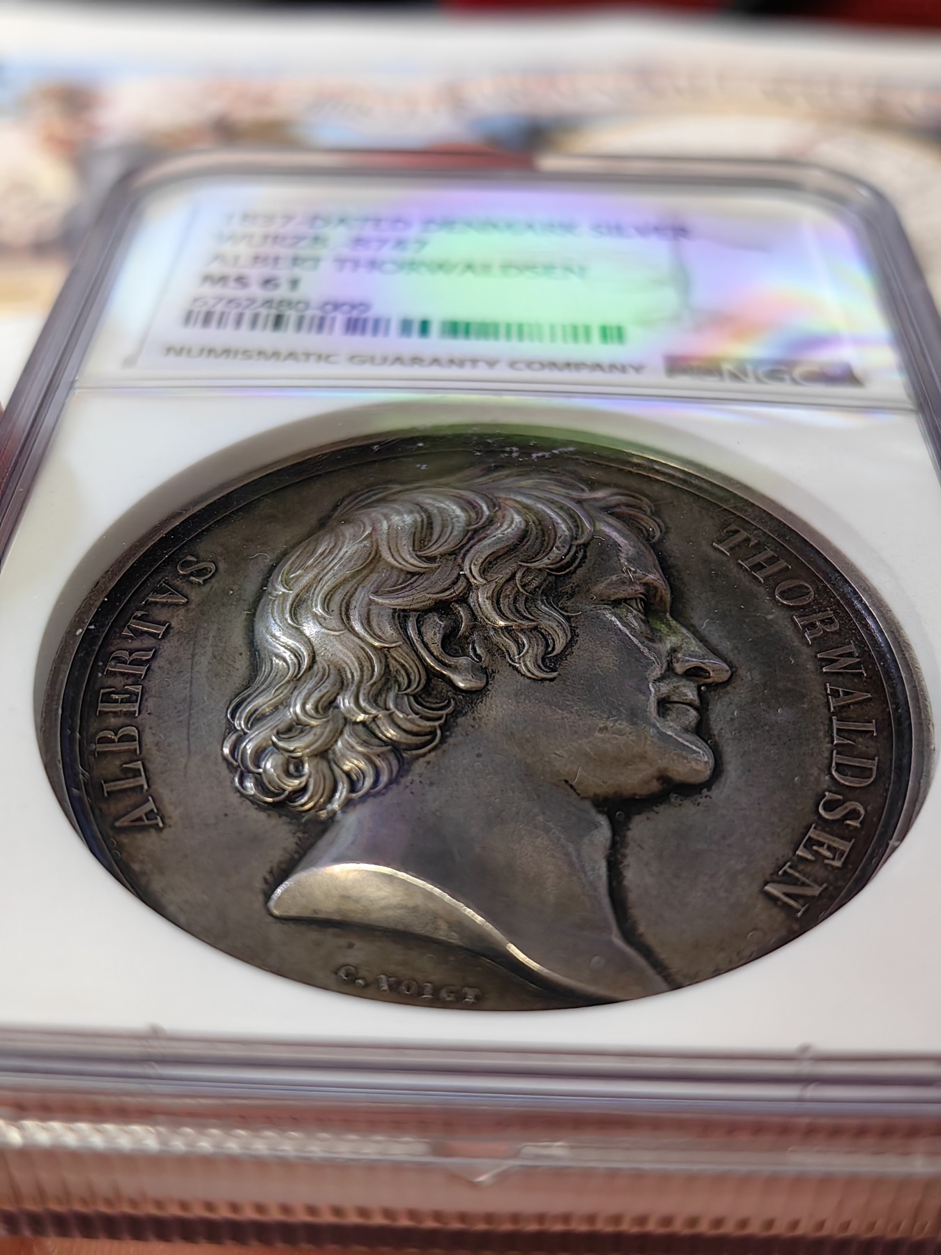 橡树集藏-006场 海纳百川 NGC-61 丹麦艺术家阿尔伯特. 托瓦尔森，1837，“爱神”大银章（46mm,45g),老包浆，低评好状态，背面图案为厄剌托手持七弦琴，丘比特持弓依偎。