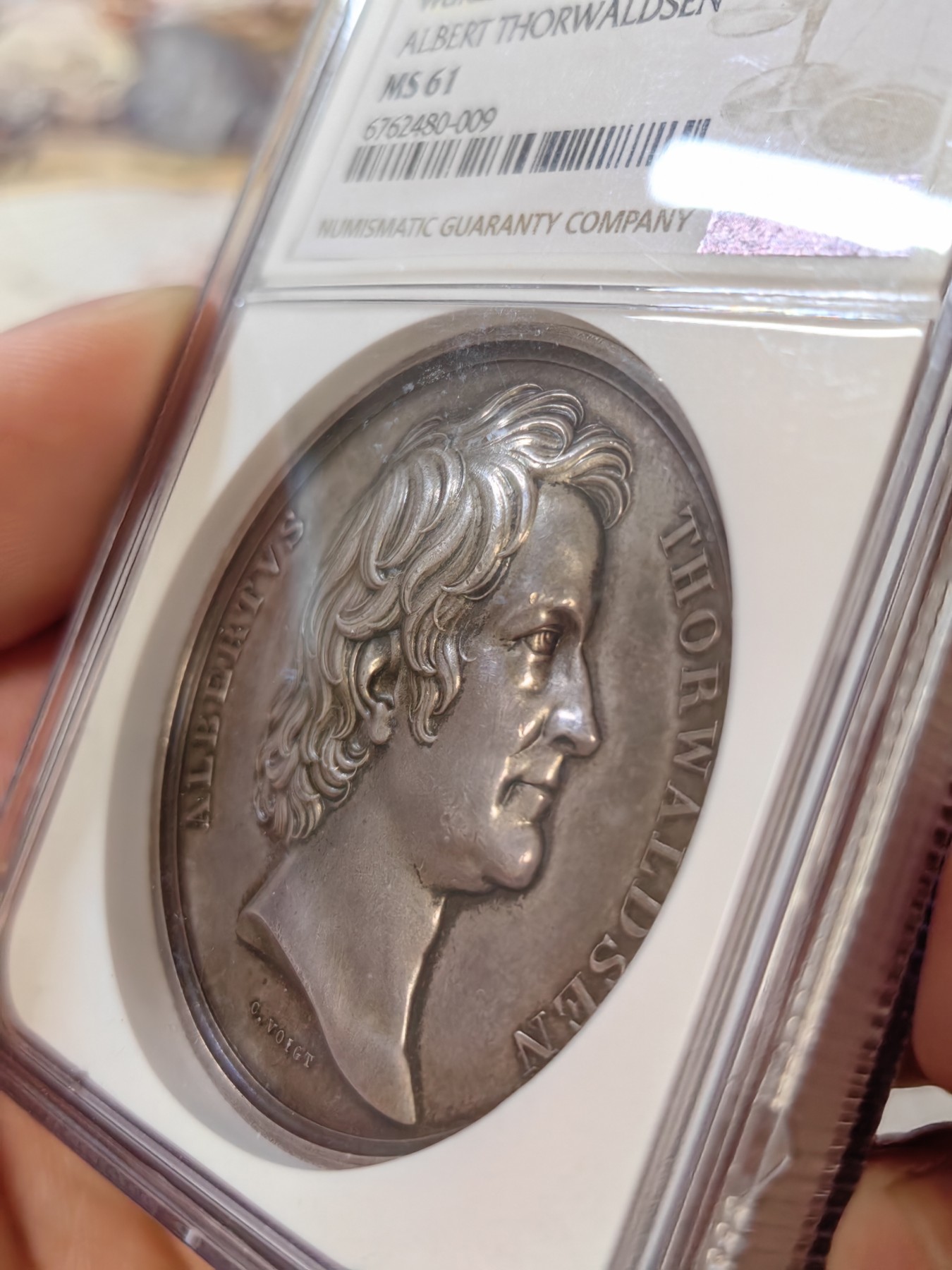 橡树集藏-006场 海纳百川 NGC-61 丹麦艺术家阿尔伯特. 托瓦尔森，1837，“爱神”大银章（46mm,45g),老包浆，低评好状态，背面图案为厄剌托手持七弦琴，丘比特持弓依偎。