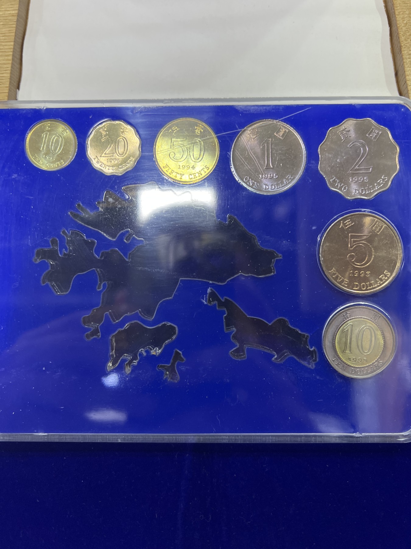 飞翔风筝第三场拍世界纸币银币硬币 香港礼品包装7枚硬币