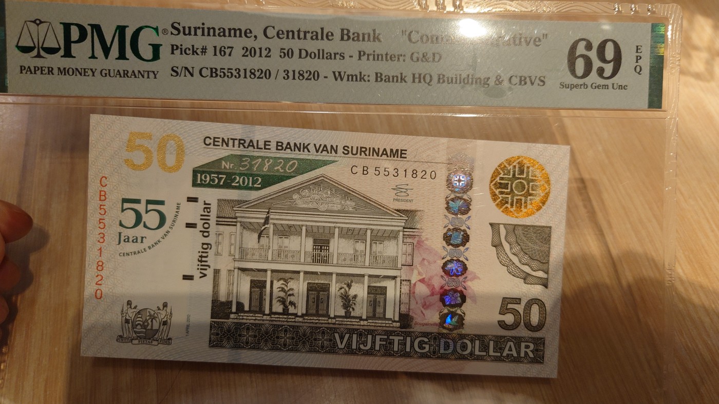 【世界钱币】精选微拍第65期暨2023年第十二期 评级币专场（最新出分品种） 2012年苏里南50元纪念钞 PMG69E亚军分无47尾号820（原装册证书均有）