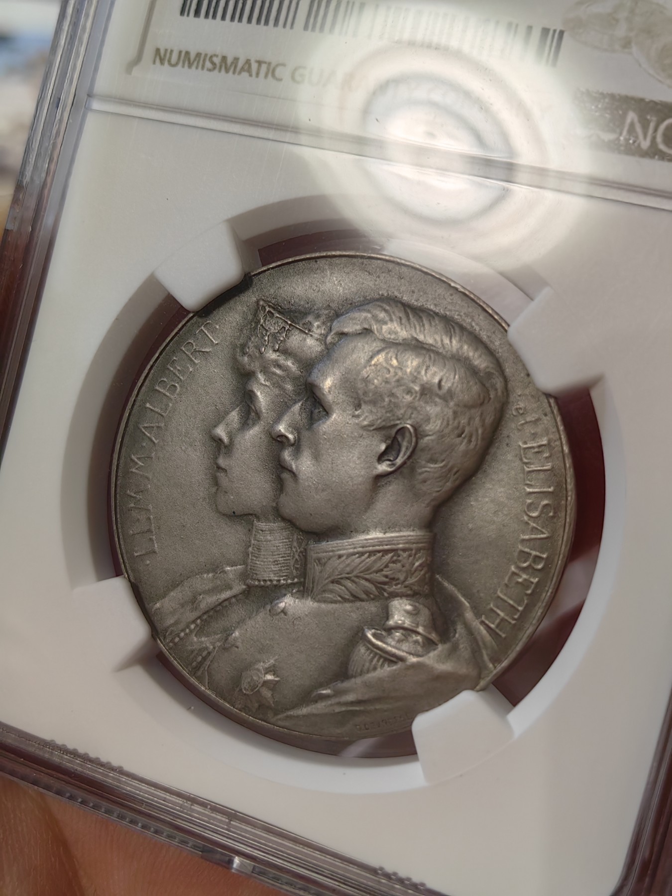 橡树集藏-006场 海纳百川 ngc-Ms66 1914年比利时镀银铜章 美利坚慷慨援助 数据库冠军分 高分好状态无出其右 高浮雕完美底板 裸体美利坚女神绝美 画面生动形象