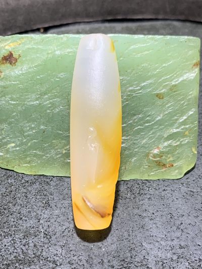 精美高玉化亚光海洋玉髓手工俏色巧雕佛光普照意境随形大桶珠一个！ - 精美高玉化亚光海洋玉髓手工俏色巧雕佛光普照意境随形大桶珠一个！