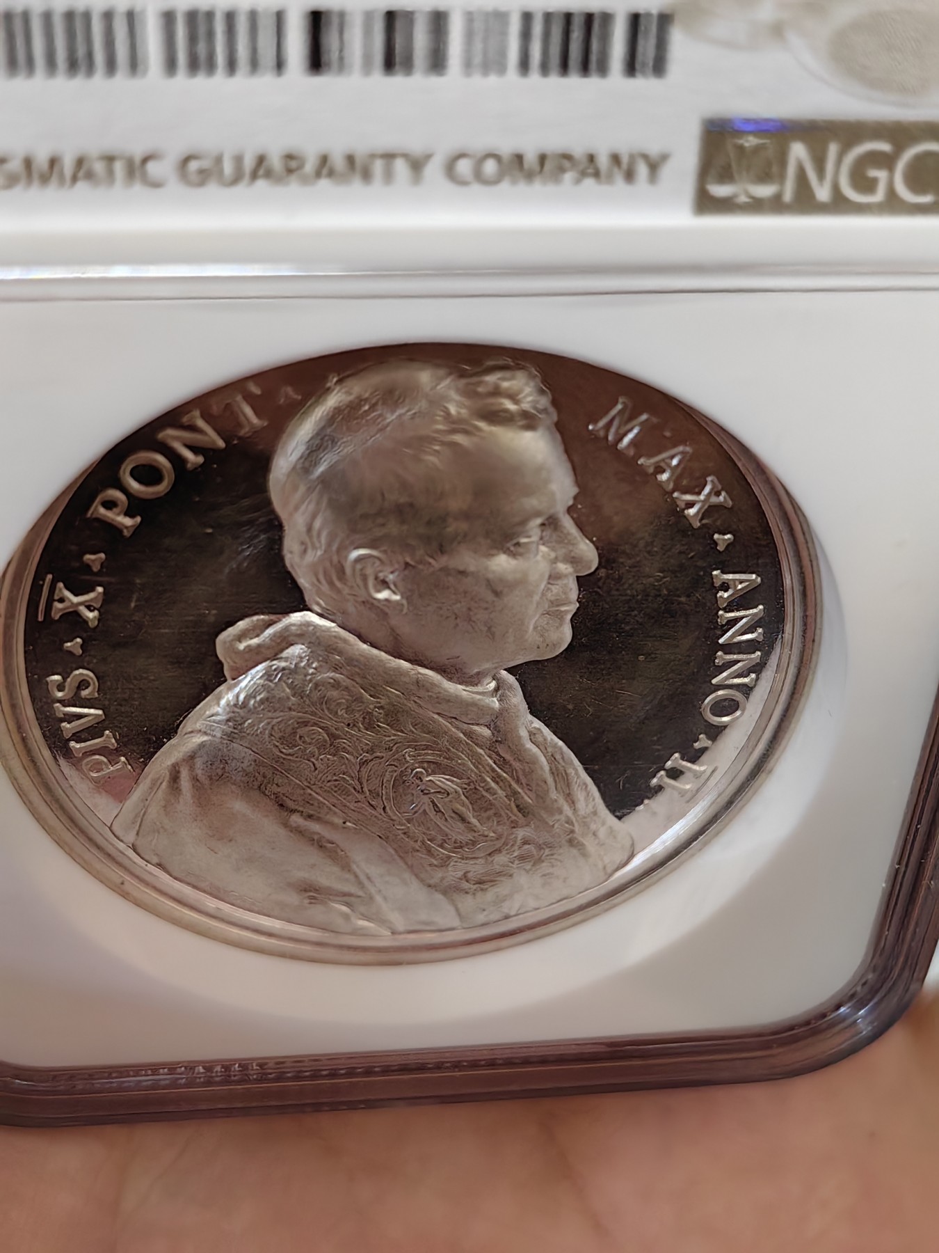 橡树集藏-006场 海纳百川 NGC-64 梵蒂冈 1904 教皇庇护十世（肖像朝右）封圣银章，高分，高浮雕镜面，加厚盒。