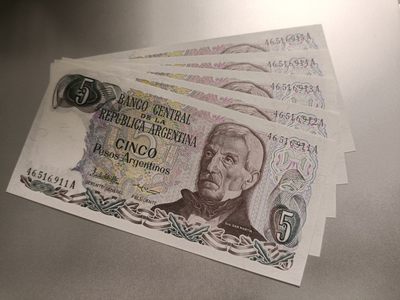 【专场20230706】遗世独立的大洲和挺穷的大洲——美洲/非洲钞/币专场 - 【拍品002】阿根廷1983版5比索全新UNC批量标五圣马丁将军