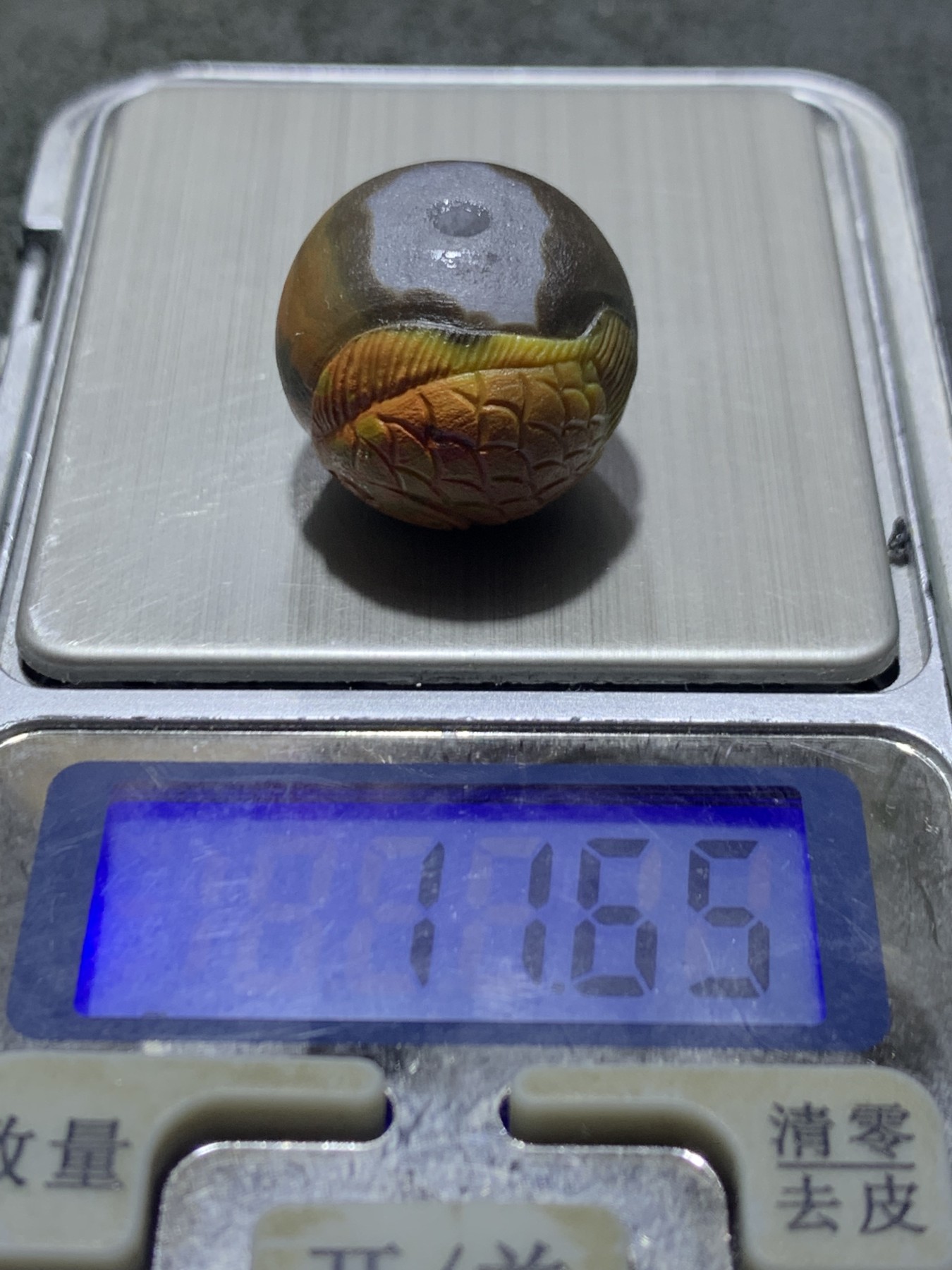 精美亚光战国红玛瑙手工俏色巧雕亲嘴鱼随形2.0珠子一个