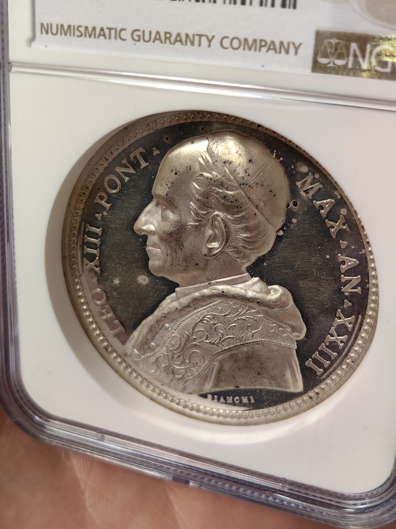 橡树集藏-006场 海纳百川 NGC-62梵蒂冈 1900教皇列奥十三世，圣年记念章，人物刻画细腻，高浮雕镜面底板，加厚盒。