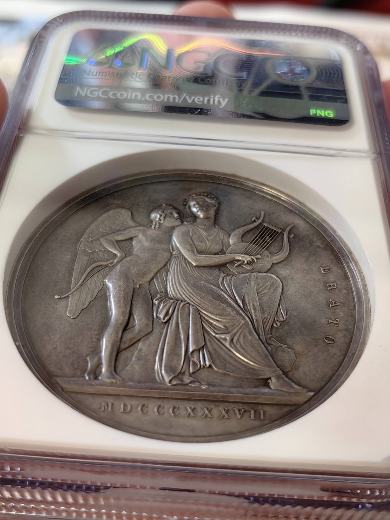 橡树集藏-006场 海纳百川 NGC-61 丹麦艺术家阿尔伯特. 托瓦尔森，1837，“爱神”大银章（46mm,45g),老包浆，低评好状态，背面图案为厄剌托手持七弦琴，丘比特持弓依偎。