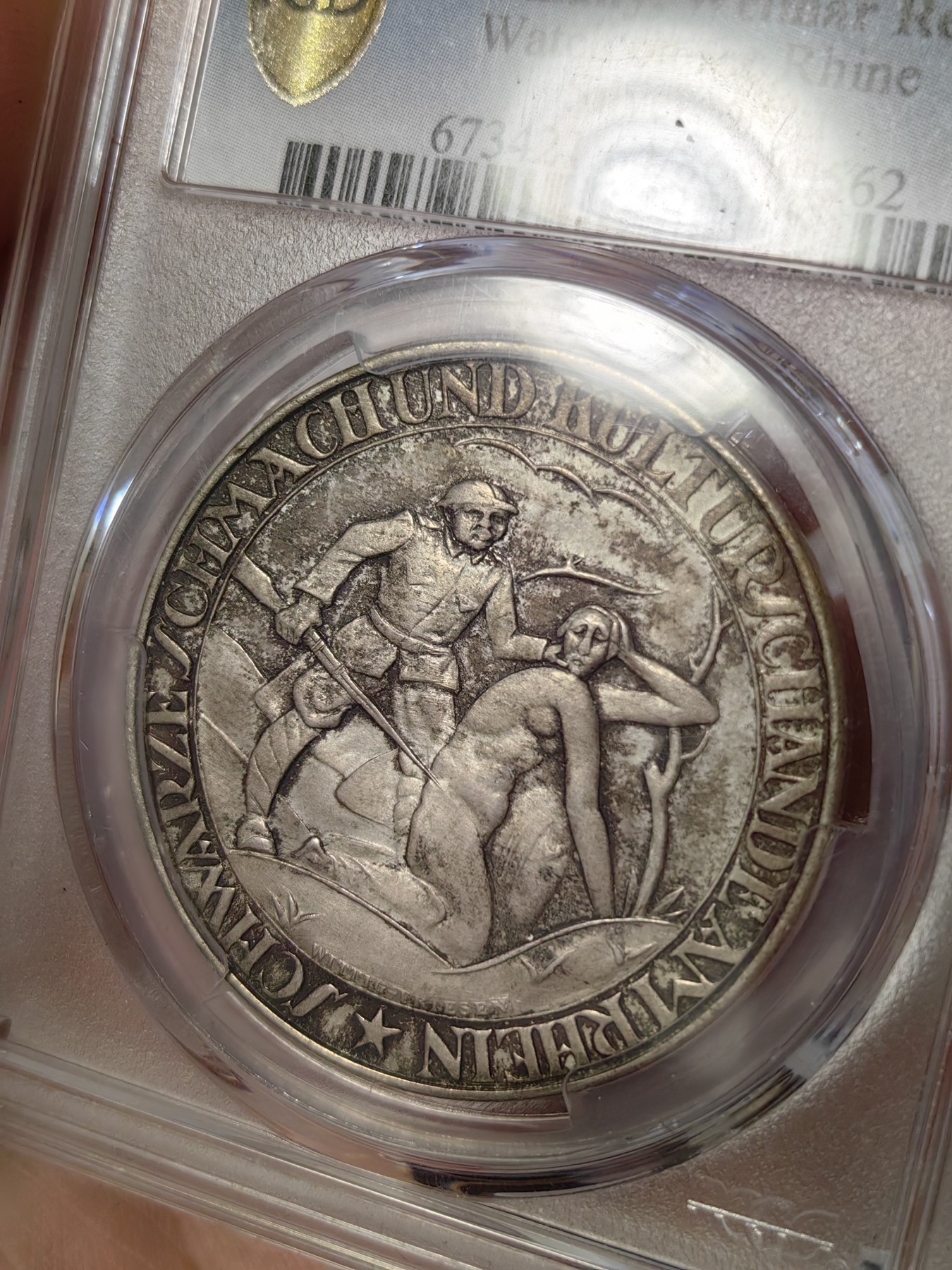橡树集藏-006场 海纳百川 pcgs-ms64 1922-24年德国镀银纪念章黑色耻辱泰勒 守望莱茵  正面是一战战败的德国日耳曼妮娅被占领军羞辱 背面是折断的德国军刀 故事跃然纸上 刻画相当形象 德国国耻 欧陆老包浆 实物非常好看