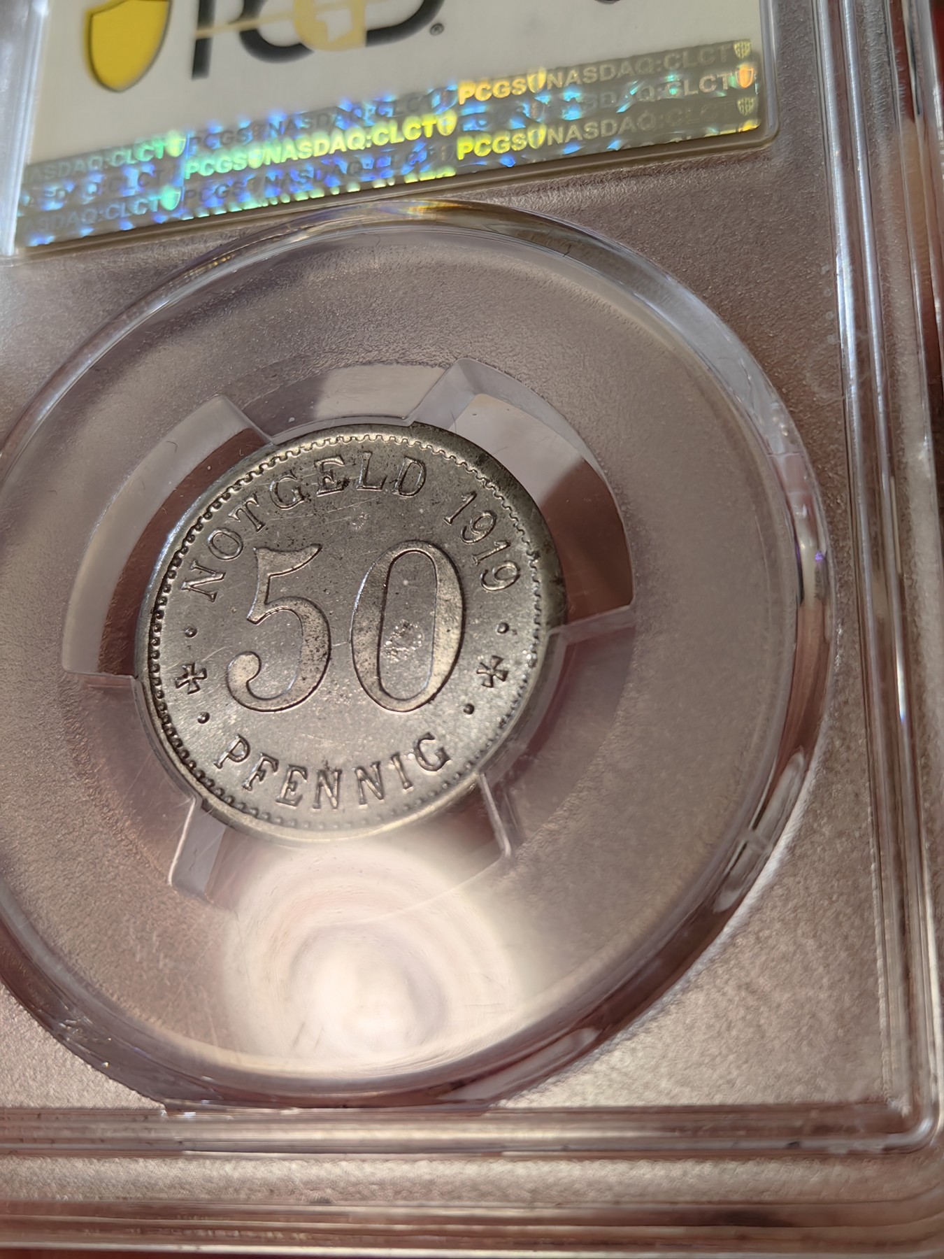 橡树集藏-006场 海纳百川 pcgs-Ms65，德国紧急状态时期50芬尼铁币，数据库唯一记录，冠军分顶级品。大名誉品种。双面1919，极为罕见的铁质洞熊，打制深骏，状态极佳。背面pl感强烈，小镜子。铁币能有此工艺极为难得。 双面1919是洞熊这个品种的大珍，发行量只有150枚左右。此枚市面仅见，可遇不可求～