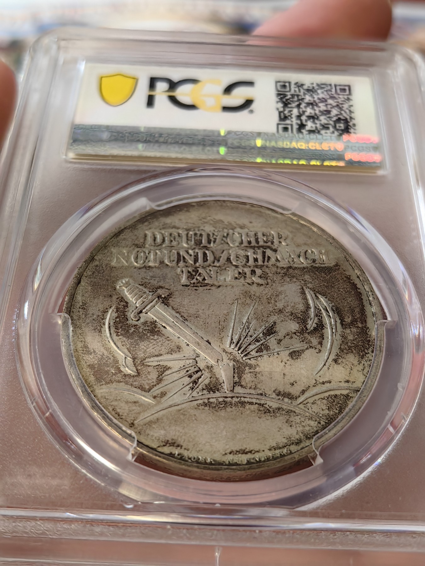 橡树集藏-006场 海纳百川 pcgs-ms64 1922-24年德国镀银纪念章黑色耻辱泰勒 守望莱茵  正面是一战战败的德国日耳曼妮娅被占领军羞辱 背面是折断的德国军刀 故事跃然纸上 刻画相当形象 德国国耻 欧陆老包浆 实物非常好看