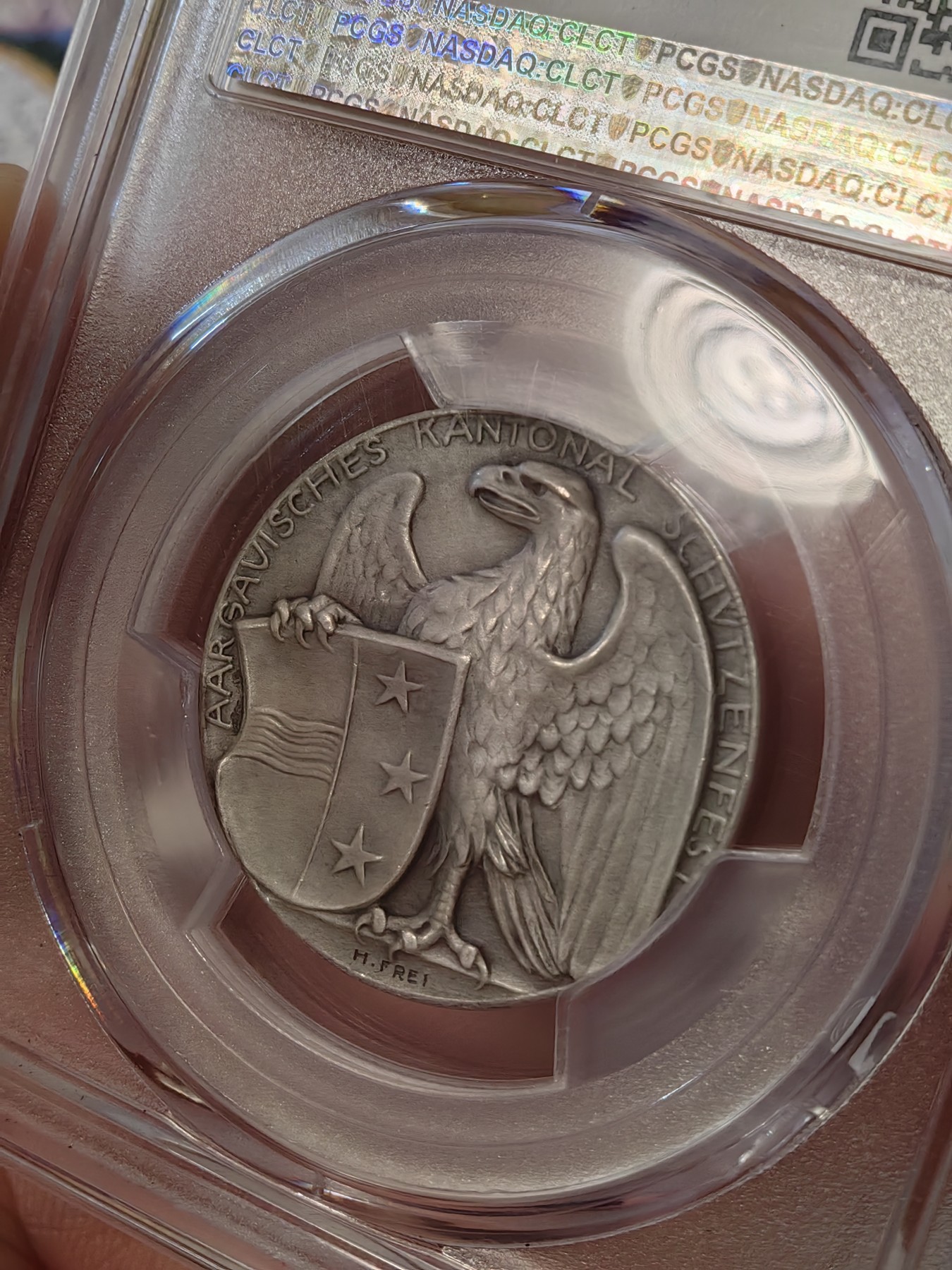 橡树集藏-006场 海纳百川 PCGS-sp64 1908年瑞士阿尔高州阿劳射击节 正面：风格化的鹰面向左，右爪握着阿尔高之盾；背面：威廉泰尔的小儿子，面向左侧，高举着被箭刺穿的苹果。新兴现代主义风格的迷人奖章。在里克特书中被列为“稀有”。铸造量仅293枚。