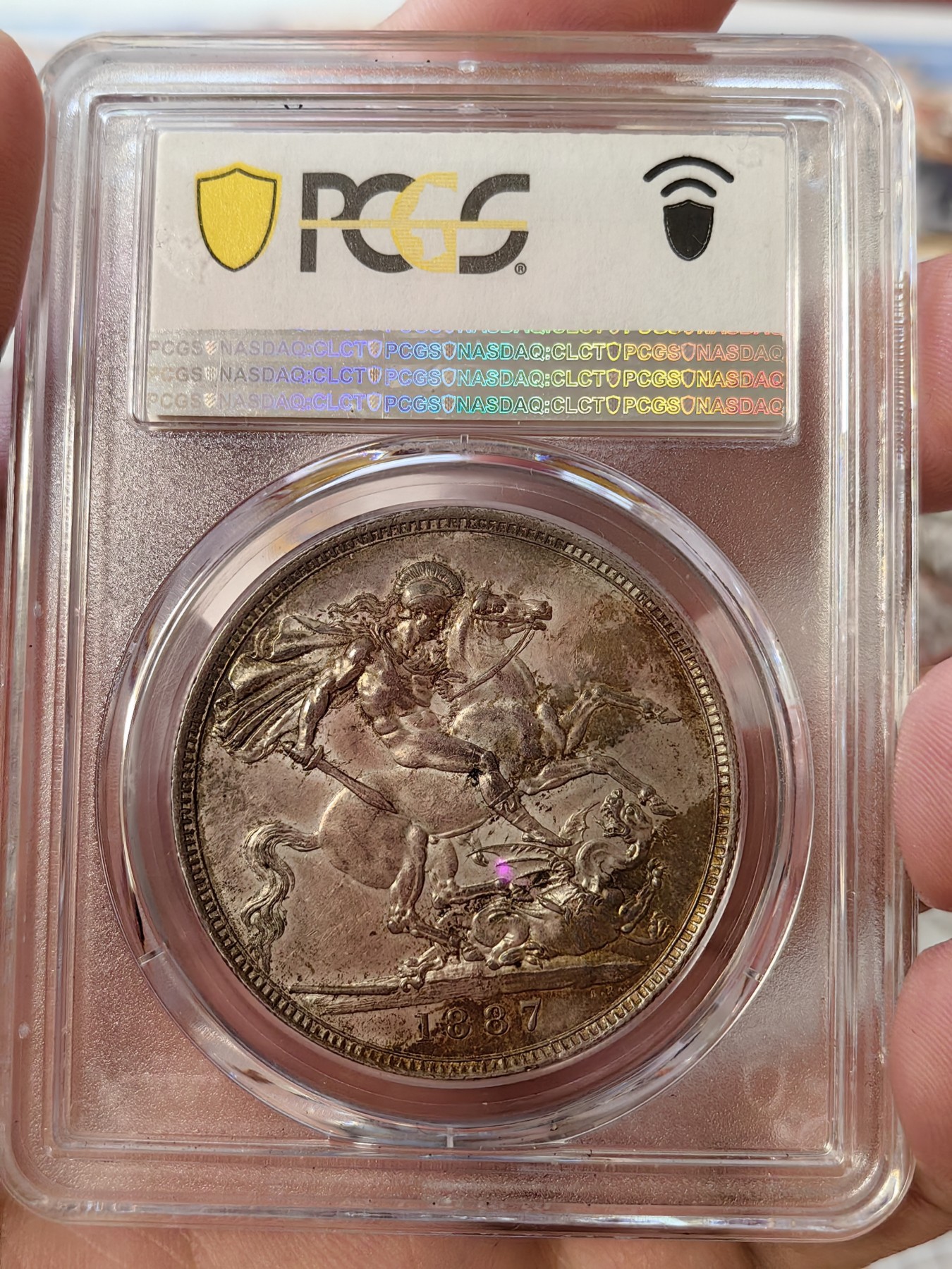 橡树集藏-006场 海纳百川 pcgs ms63 1887年英国1克朗 维多利亚马剑克朗 大热品种无需多言 此枚双面老包浆 经典锦盒彩 实物状态一流