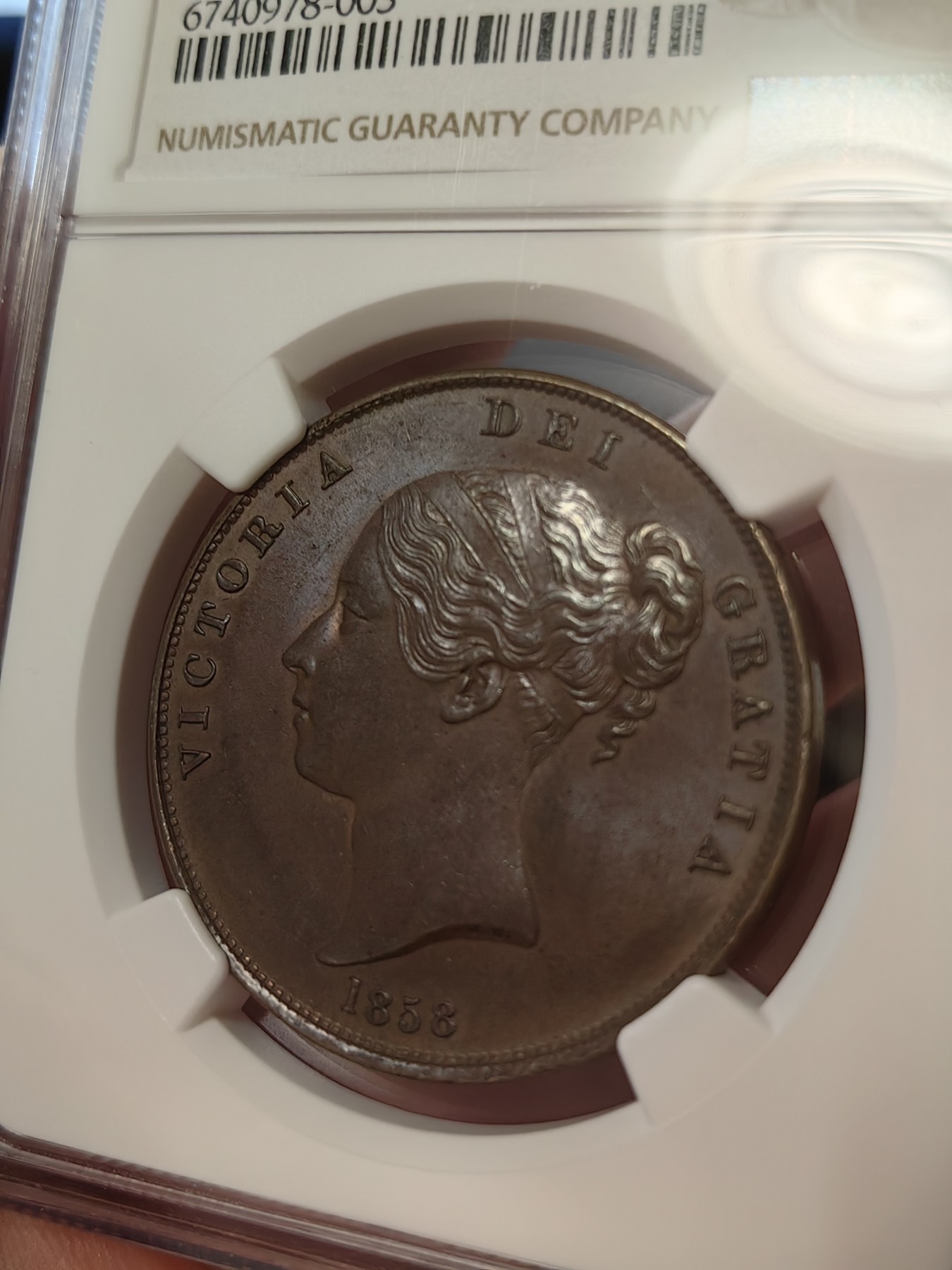 橡树集藏-006场 海纳百川 NGC-MS63BN 英国1858年维多利亚1便士大铜币 完全氧化深色巧克力状态 适合新晋藏家