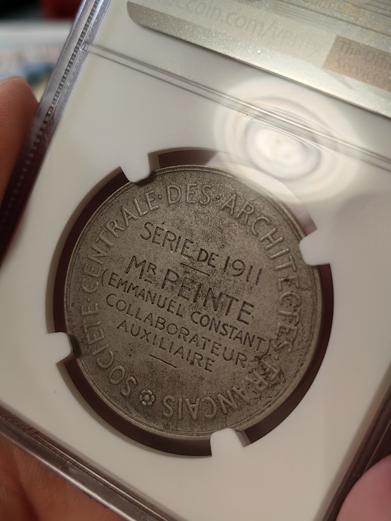 橡树集藏-006场 海纳百川 ngc-Ms63 1911年法国银章 建筑设计师协会 乌迪内作品 冠军分 智慧女神头顶修道院 上面还有十字架 细节爆表 高浮雕实物极美 丰饶角银标 灰彩包浆好状态 明显低评
