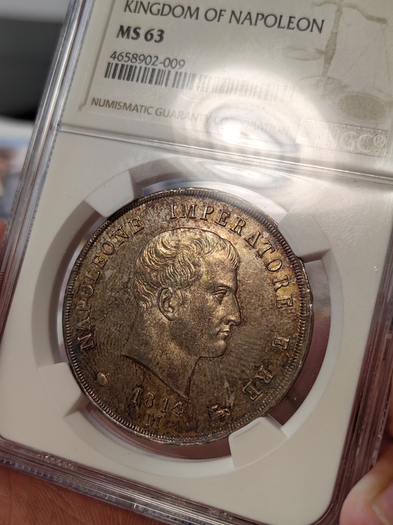 橡树集藏-006场 海纳百川 NGC-MS63 1814年意大利王国拿破仑5里拉大银币，万中无一的赤霞艳彩间中还有碧蓝点缀，背面帝国鹰徽加上类镜面底板霸气尽显。一代雄主，顶级设计。实物绝美，法系人不可错过的拿皇大银。