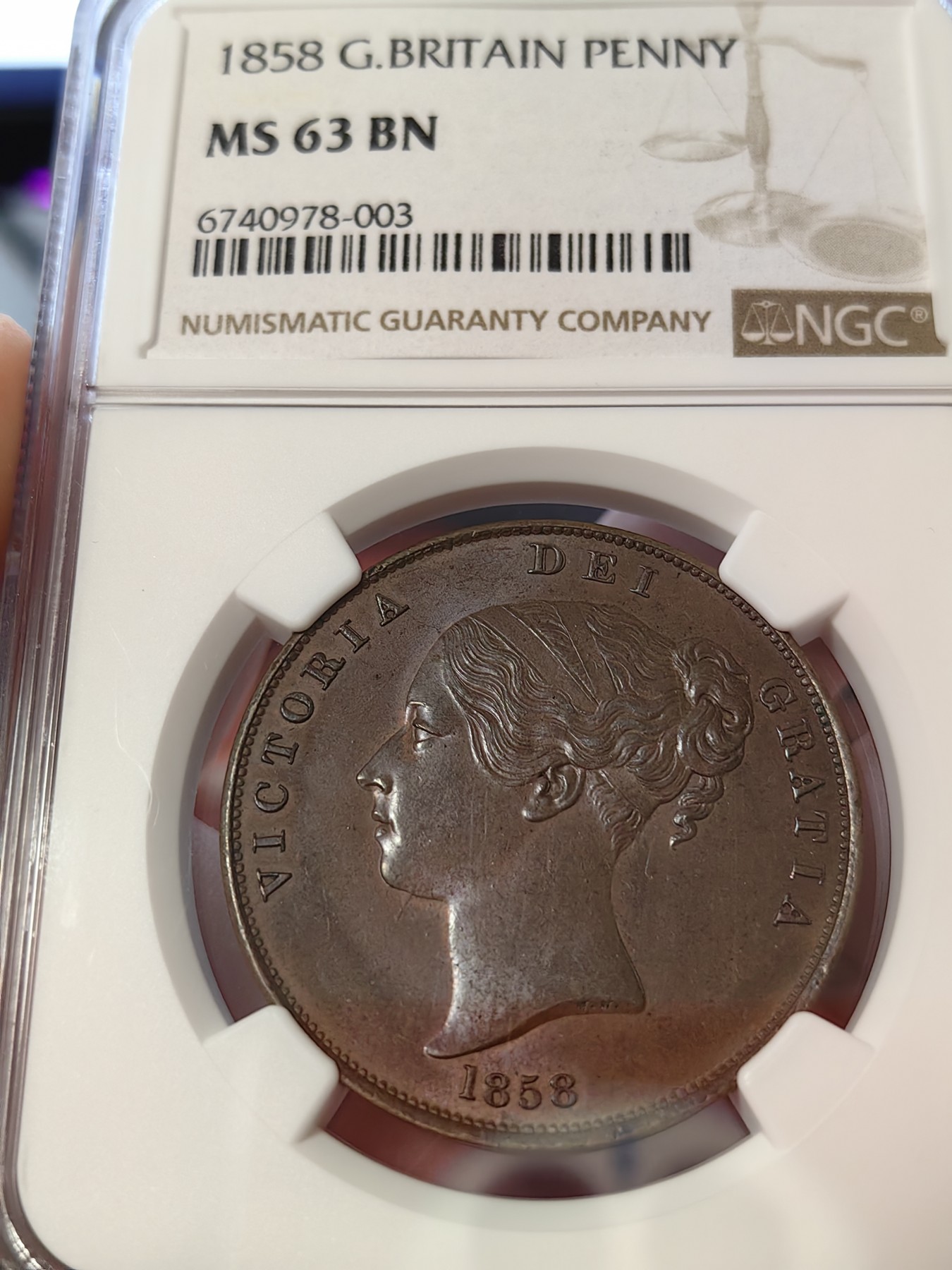 橡树集藏-006场 海纳百川 NGC-MS63BN 英国1858年维多利亚1便士大铜币 完全氧化深色巧克力状态 适合新晋藏家