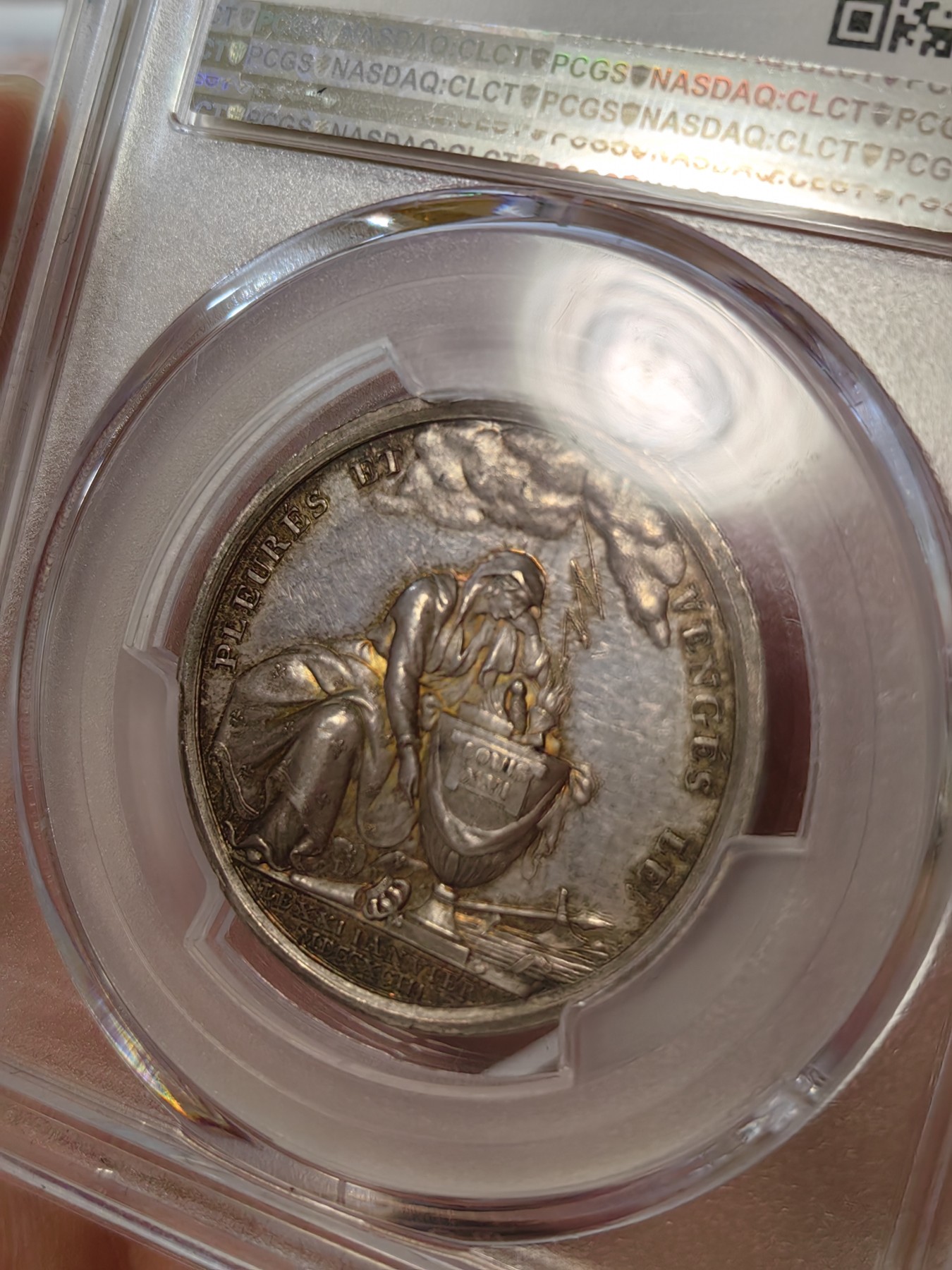 橡树集藏-006场 海纳百川 pcgs-SP61 1789年法国路易十六银章 纪念其被处决 命丧断头台 冠军分 为了美利坚独立 倾其所有 真正的美国国父 loos作品 柏林造币厂 邻国普鲁士制造的有趣的同情作品 隔岸观火 看热闹不嫌事大 贱兮兮 正面是法国国王路易十六头戴荆棘王冠 铭文被叛军杀害 背面是法兰西女神靠在骨灰盒上 指着倒下的王冠 背景是电闪雷鸣暴风雨 法西斯权杖倒地 铭文哀悼并为国王报仇