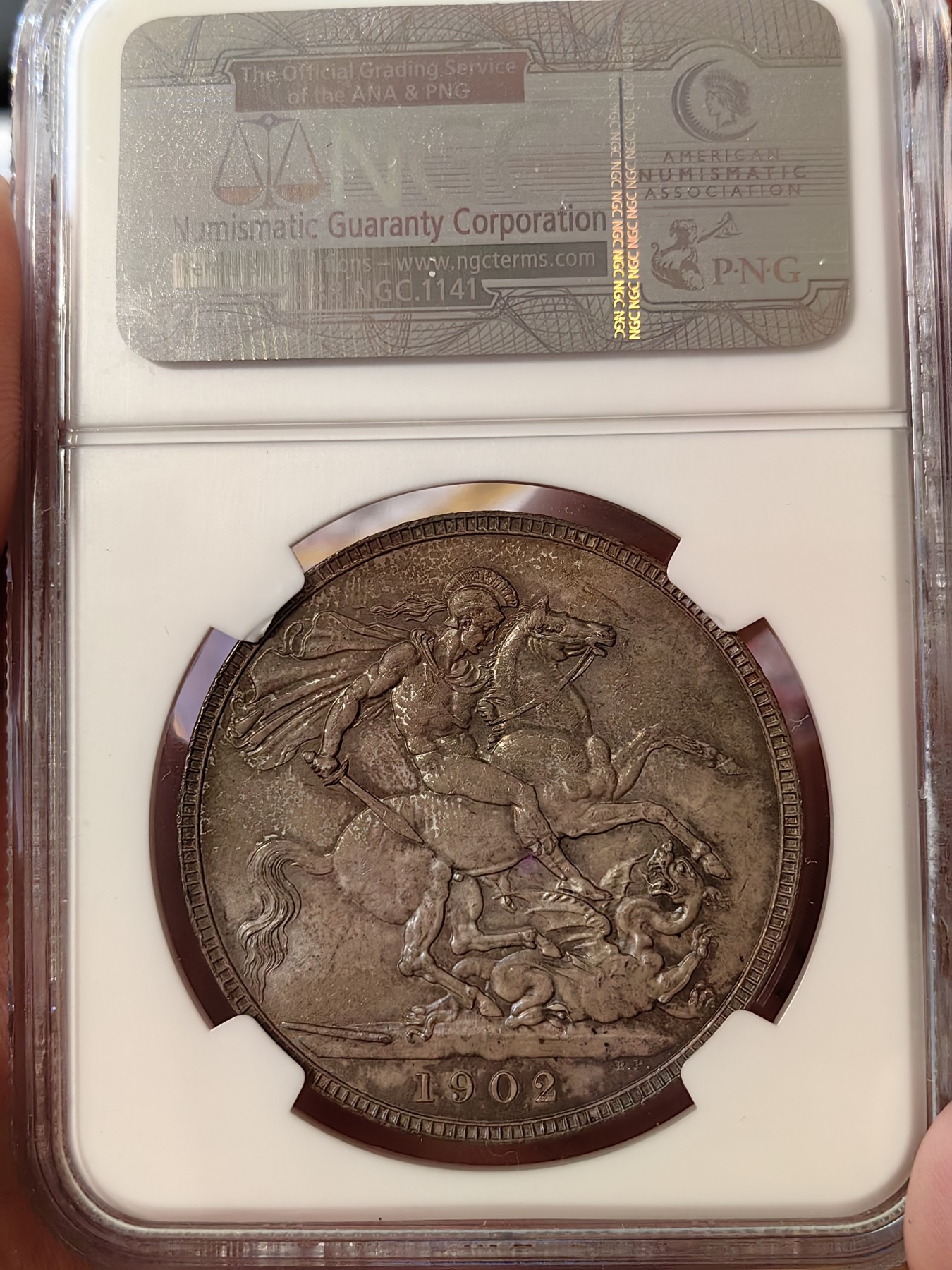 橡树集藏-006场 海纳百川 ngc-MS63 1902年爱七马剑 磨砂质老包浆，正面环彩，背面老包浆，MS63以上高分不多，品相到位的藏品