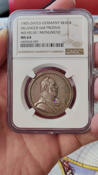 橡树集藏-006场 海纳百川 ngc-Ms64 1905年德国纽伦堡纪念德意志第二帝国皇帝威廉一世骑马戎装雕像揭幕纪念银章， 数据库唯一评级，冠军分。超高浮雕，细节丰富。骏马踏红花，一代枭雄，英姿飒爽。