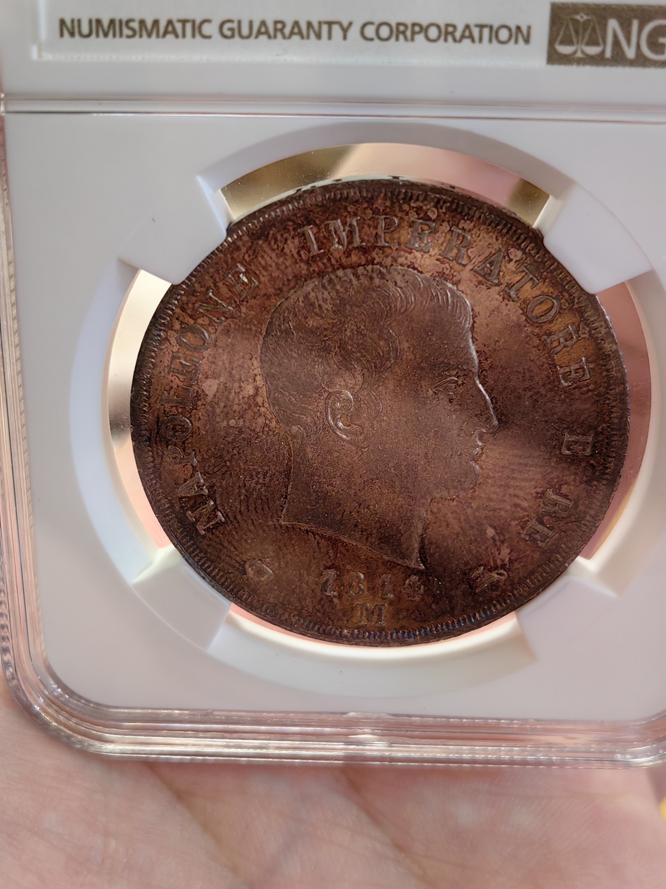 橡树集藏-006场 海纳百川 NGC-MS63 1814年意大利王国拿破仑5里拉大银币，万中无一的赤霞艳彩间中还有碧蓝点缀，背面帝国鹰徽加上类镜面底板霸气尽显。一代雄主，顶级设计。实物绝美，法系人不可错过的拿皇大银。