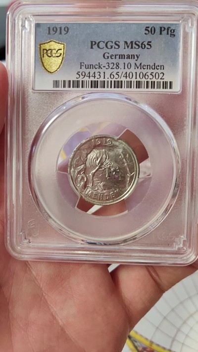 橡树集藏-006场 海纳百川 pcgs-Ms65，德国紧急状态时期50芬尼铁币，数据库唯一记录，冠军分顶级品。大名誉品种。双面1919，极为罕见的铁质洞熊，打制深骏，状态极佳。背面pl感强烈，小镜子。铁币能有此工艺极为难得。 双面1919是洞熊这个品种的大珍，发行量只有150枚左右。此枚市面仅见，可遇不可求～