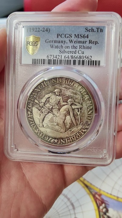 橡树集藏-006场 海纳百川 pcgs-ms64 1922-24年德国镀银纪念章黑色耻辱泰勒 守望莱茵  正面是一战战败的德国日耳曼妮娅被占领军羞辱 背面是折断的德国军刀 故事跃然纸上 刻画相当形象 德国国耻 欧陆老包浆 实物非常好看