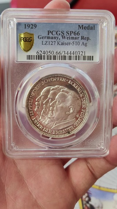 橡树集藏-006场 海纳百川 pcgs-sp66 1929年 (Kaiser-510),齐拍林飞艇环游世界，顶级高分，镜面底板，背面为标注“洛杉矶”“东京”等地名的高浮雕地球图案。