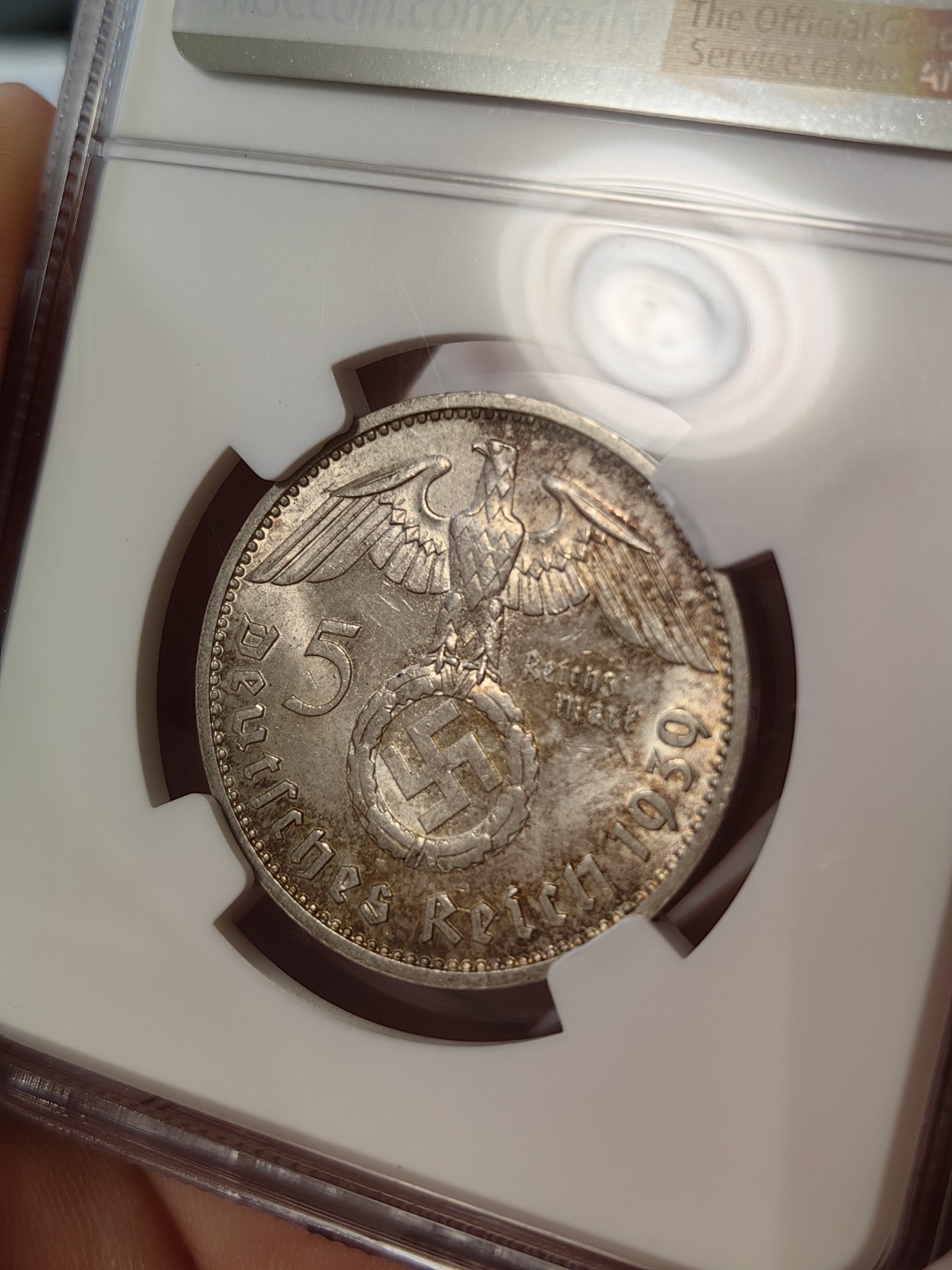 橡树集藏-006场 海纳百川 NGC-MS64 1939年 德意志第三帝国5马克 J厂 丝绸底板 超强转光 此分数为该厂别亚军分 分数状态一步到位 值得收藏
