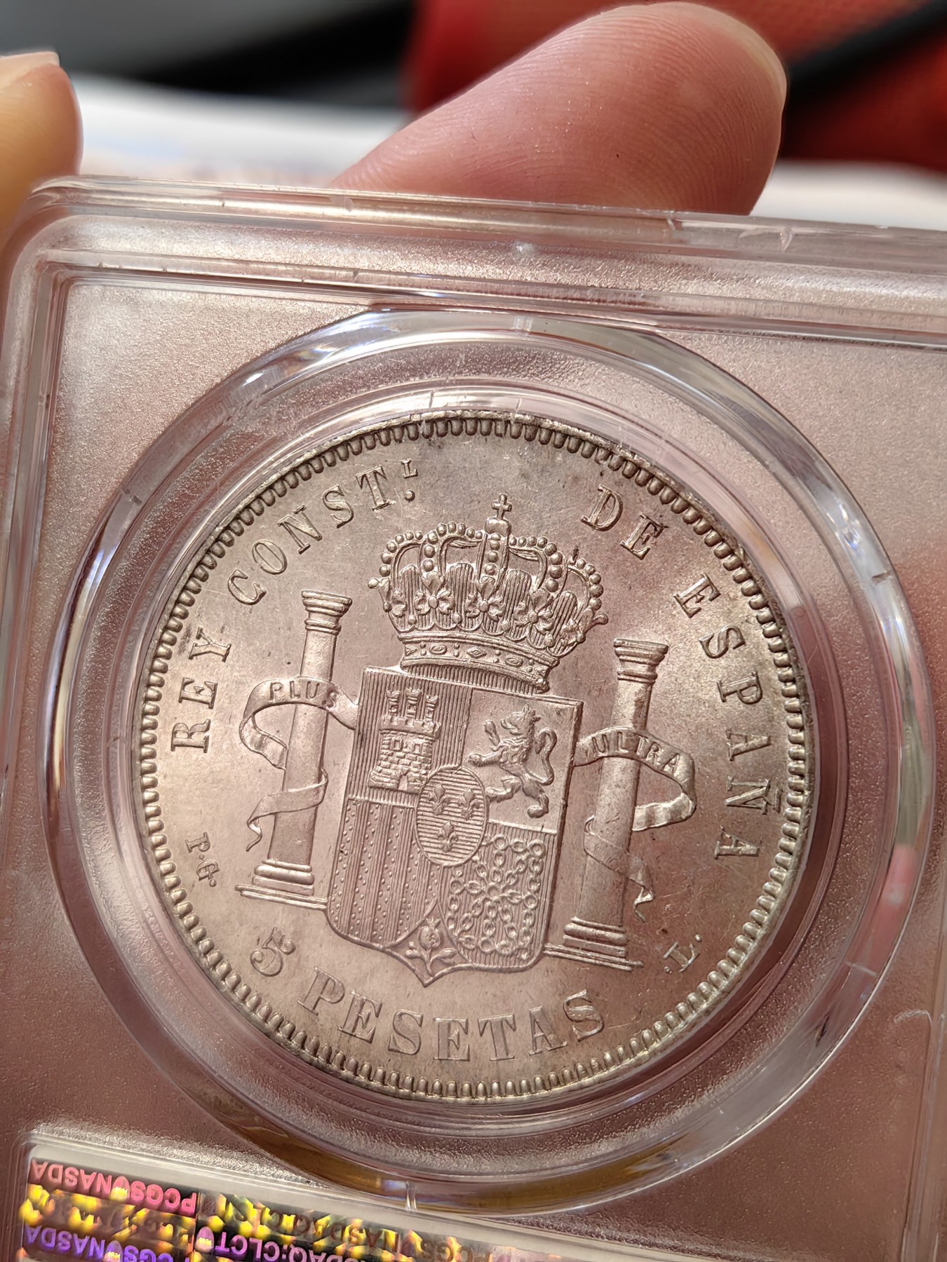 橡树集藏-006场 海纳百川 pcgs-Ms64 1893年西班牙5比塞塔大银币 阿方索十三世 爆炸头男童   数据库唯一冠军分，高分顶级品相，双面pl感十足，镜面感强烈。底板完美打制佳，双面深打，浮雕完美，头发丝丝入扣，实物绝美。车轮流银强霜光，西属大热门。可爱微笑男童，肥嘟嘟小脸。