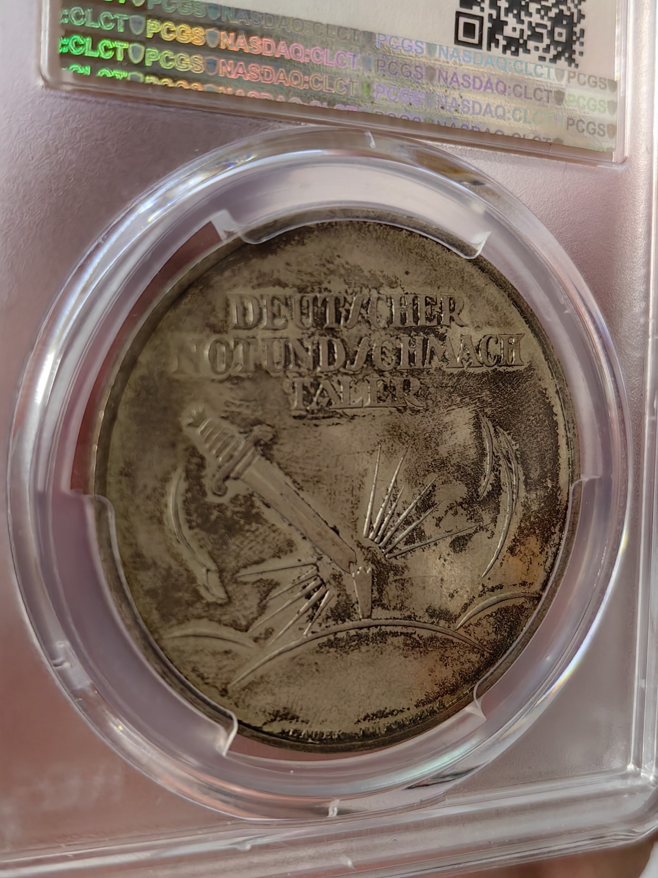 橡树集藏-006场 海纳百川 pcgs-ms64 1922-24年德国镀银纪念章黑色耻辱泰勒 守望莱茵  正面是一战战败的德国日耳曼妮娅被占领军羞辱 背面是折断的德国军刀 故事跃然纸上 刻画相当形象 德国国耻 欧陆老包浆 实物非常好看