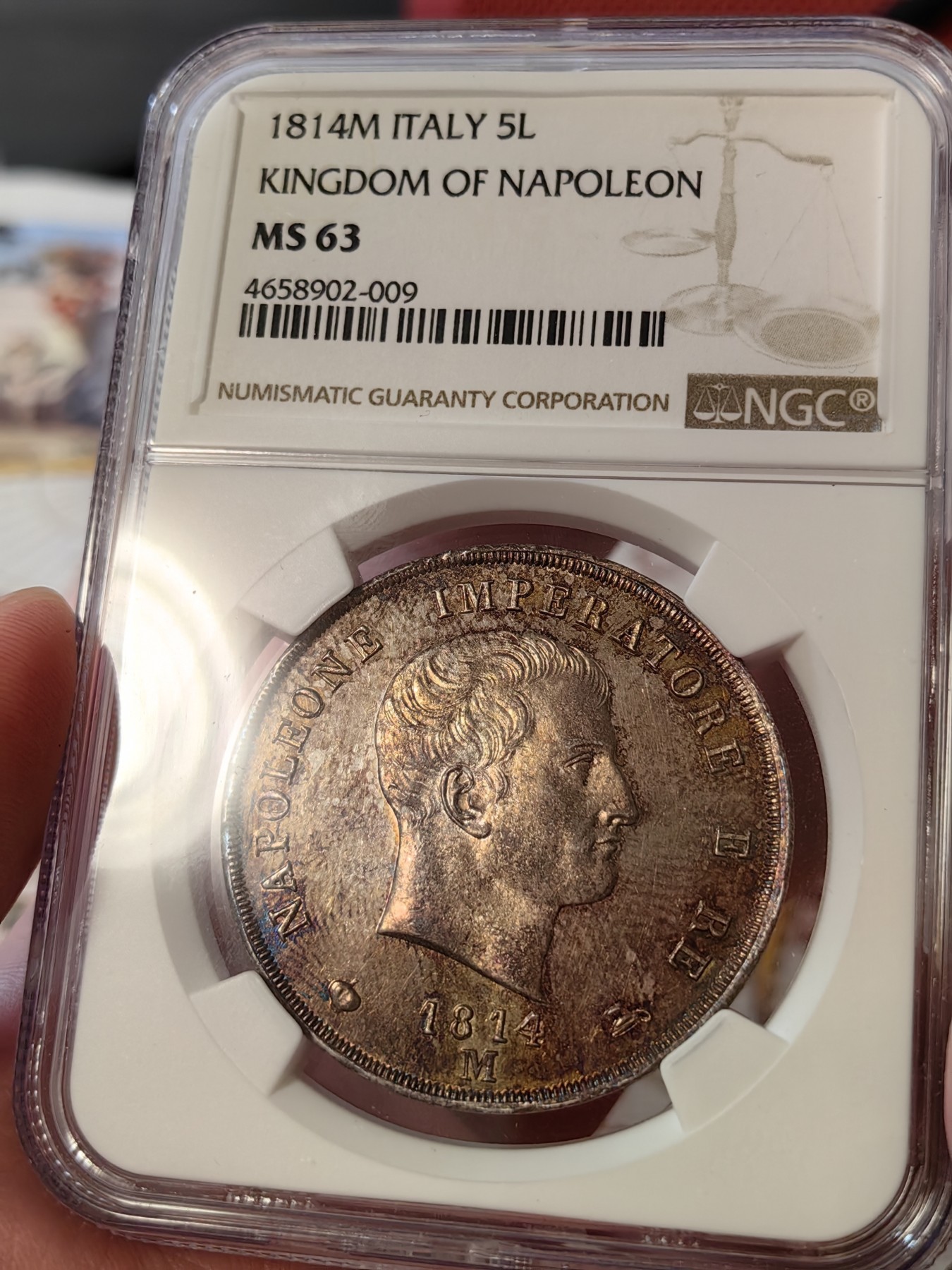 橡树集藏-006场 海纳百川 NGC-MS63 1814年意大利王国拿破仑5里拉大银币，万中无一的赤霞艳彩间中还有碧蓝点缀，背面帝国鹰徽加上类镜面底板霸气尽显。一代雄主，顶级设计。实物绝美，法系人不可错过的拿皇大银。