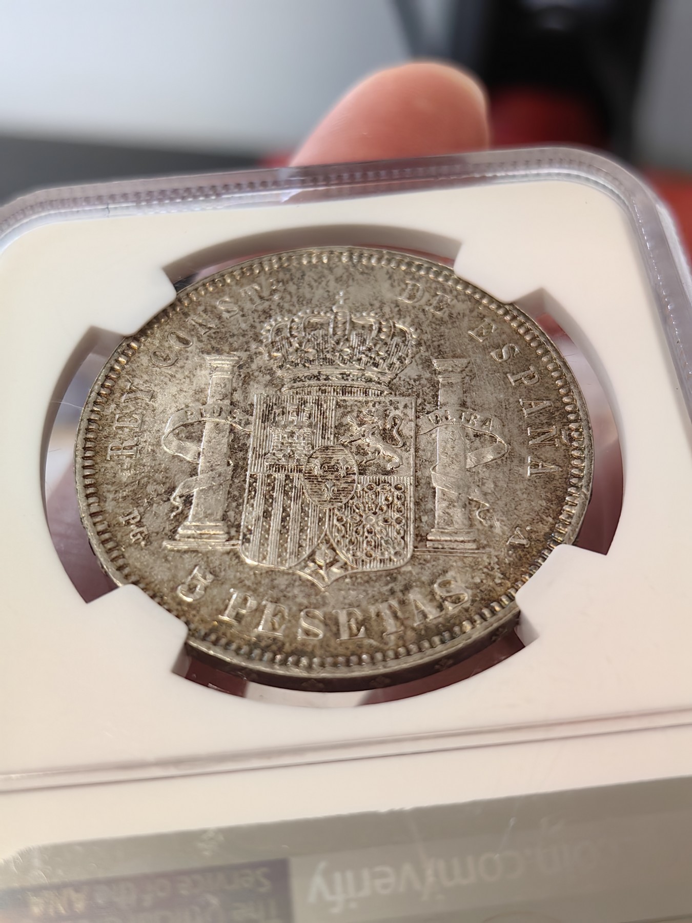 橡树集藏-006场 海纳百川 ngc-ms63 1894年西班牙5比塞塔双柱大银币 阿方索十三世 数据库亚军分 可爱的爆炸头男童 车轮原银霜光 欧陆黄油斑驳彩浆 流通币有此品相 实属不易 评级数量稀少 西班牙及西属钱币涨幅明显 大热门品种