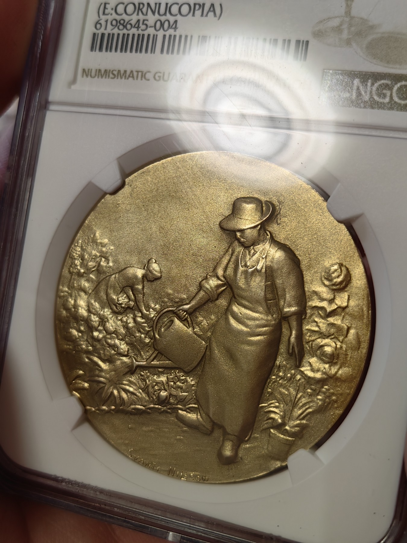 橡树集藏-006场 海纳百川 ngc-Ms64 1880年左右法国镀金银章 尼尔森园艺协会 大尺寸热门法章 正面是辛勤的园丁玫瑰花田 背面是五个小天使天女散花 可可爱爱 浮光掠影 金碧辉煌
