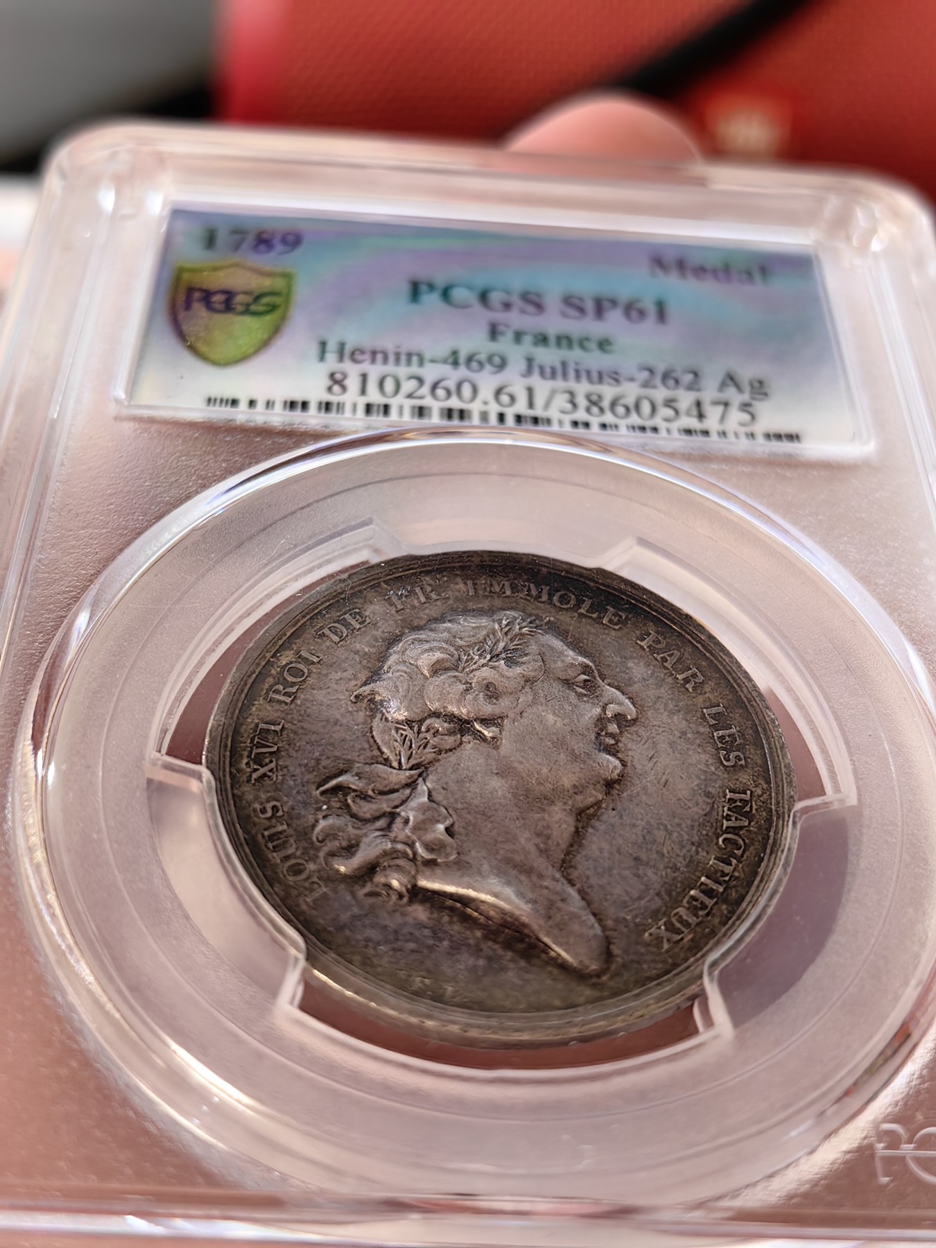 橡树集藏-006场 海纳百川 pcgs-SP61 1789年法国路易十六银章 纪念其被处决 命丧断头台 冠军分 为了美利坚独立 倾其所有 真正的美国国父 loos作品 柏林造币厂 邻国普鲁士制造的有趣的同情作品 隔岸观火 看热闹不嫌事大 贱兮兮 正面是法国国王路易十六头戴荆棘王冠 铭文被叛军杀害 背面是法兰西女神靠在骨灰盒上 指着倒下的王冠 背景是电闪雷鸣暴风雨 法西斯权杖倒地 铭文哀悼并为国王报仇