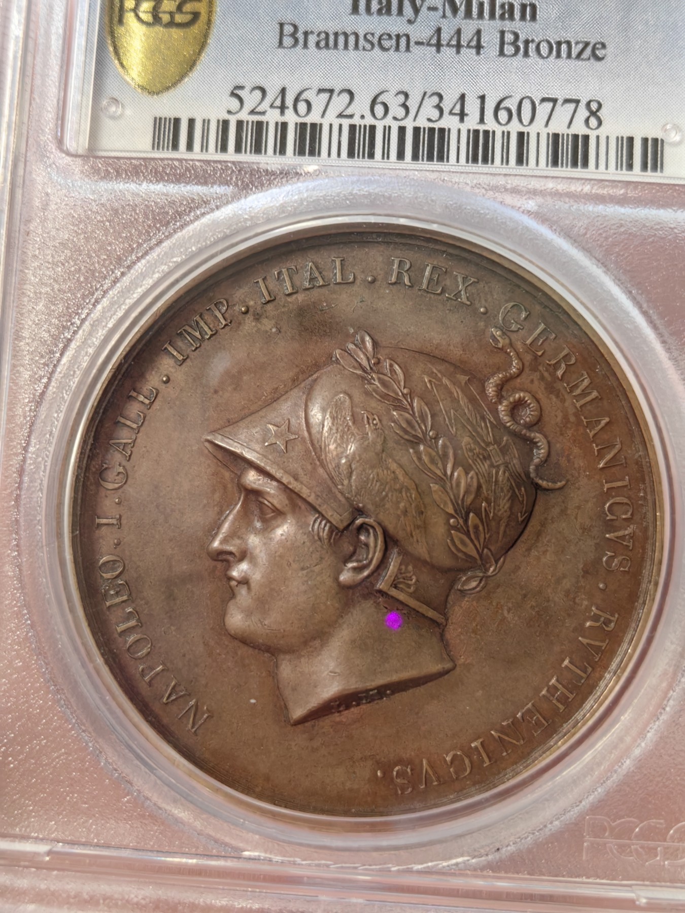 橡树集藏-006场 海纳百川 1805年法国拿破仑一世铜样章，pcgs-SP63。意大利米兰版本。数据库唯一亚军分，少见。攻占维也纳，原铸铜样章，42mm。超高浮雕加厚盒子，状态极佳，实物极美。正面:拿皇头戴月桂冠和柯林斯式头盔装饰有鹰和霹雳，冠饰蛇。背面:奥地利维也纳女神因首都被法军攻占，神情哀伤，有一种征服的快感。法兰西帝国拿破仑大帝的辉煌岁月，横扫欧洲。Vive La France！